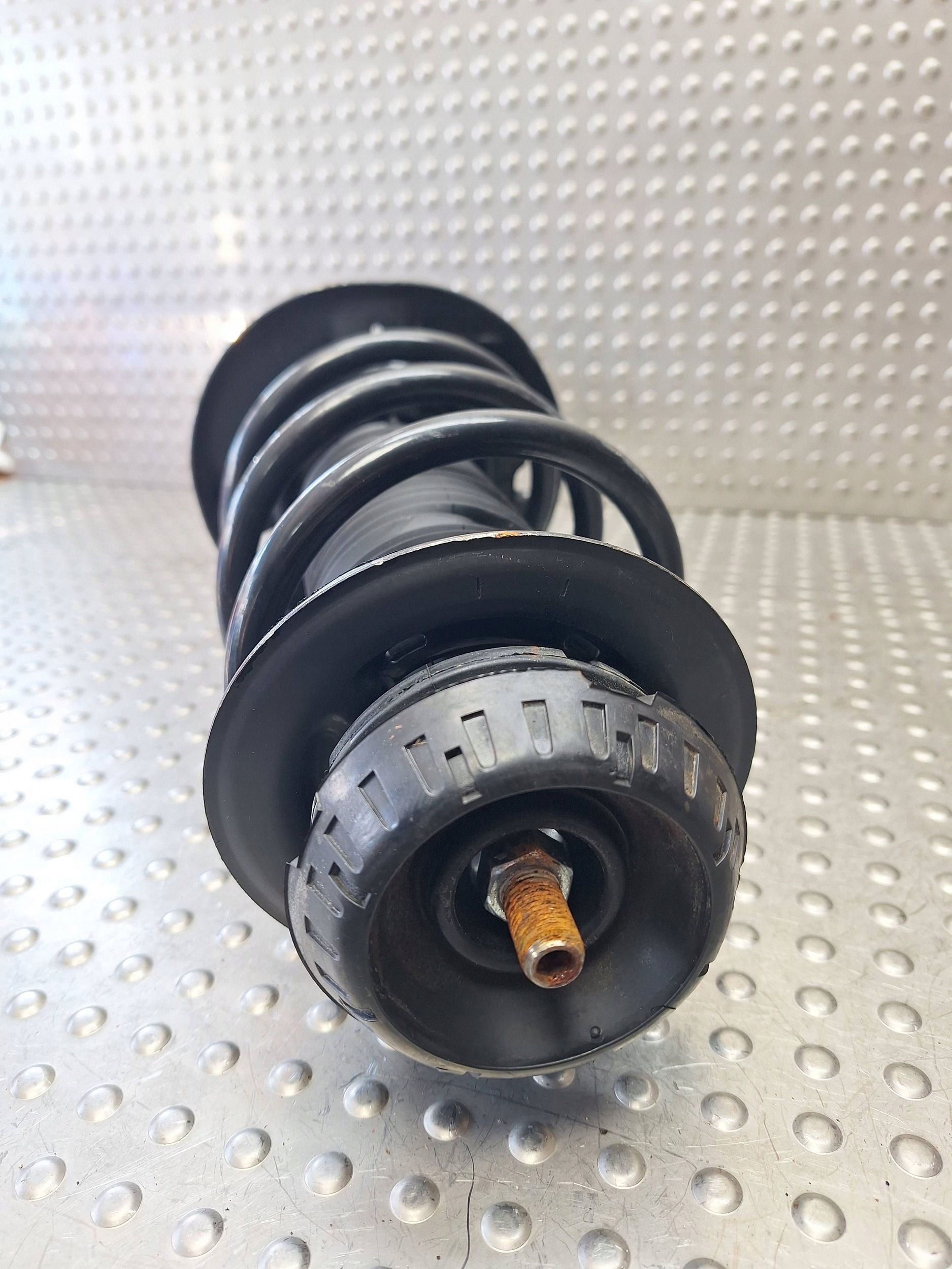 shock absorber left front TOYOTA YARIS CROSS 20- 48520-0D530