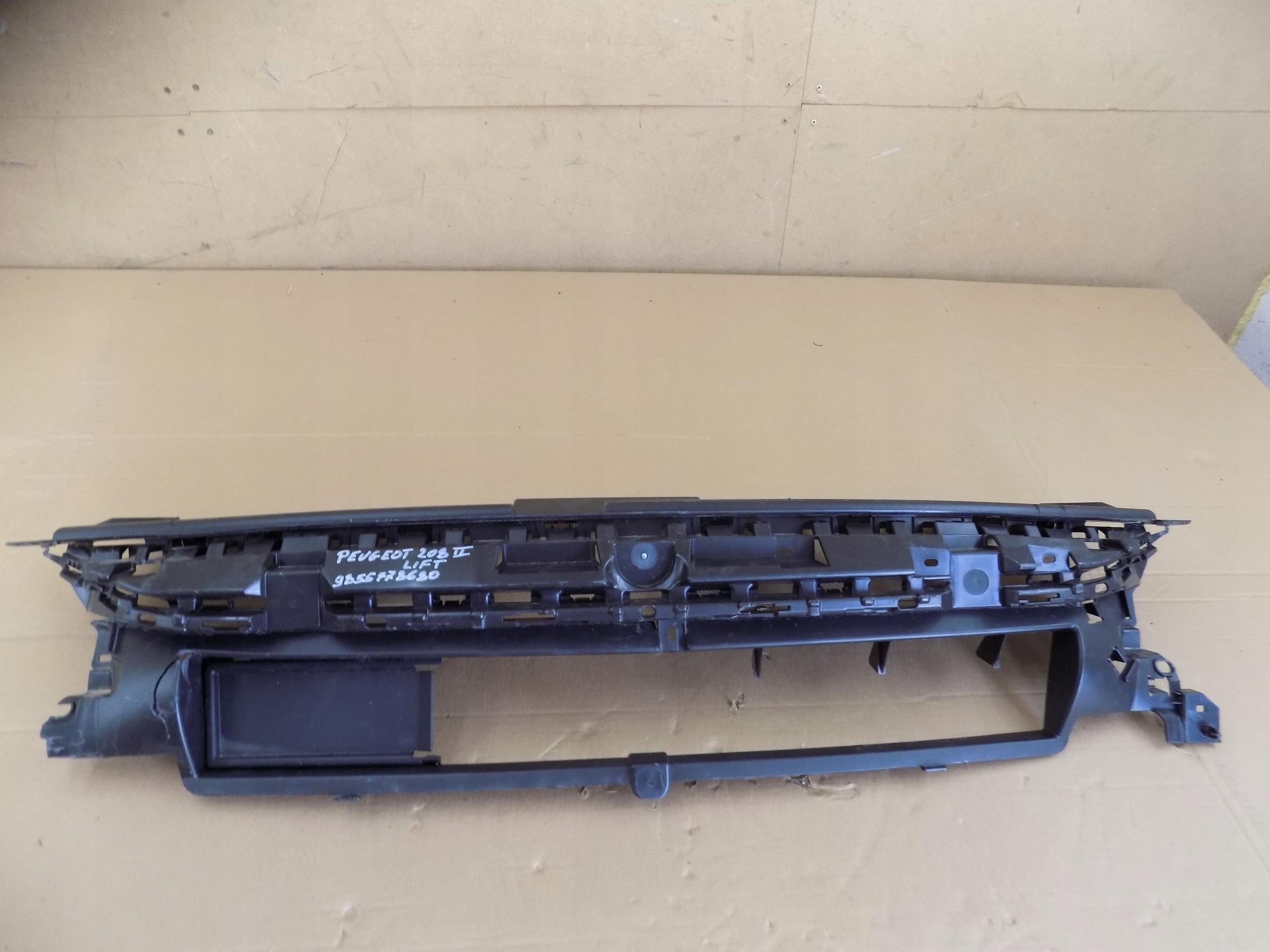 PEUGEOT 208 II LIFT PAS PRZEDNI WZMOCNIENIE 9855778680 oryginał