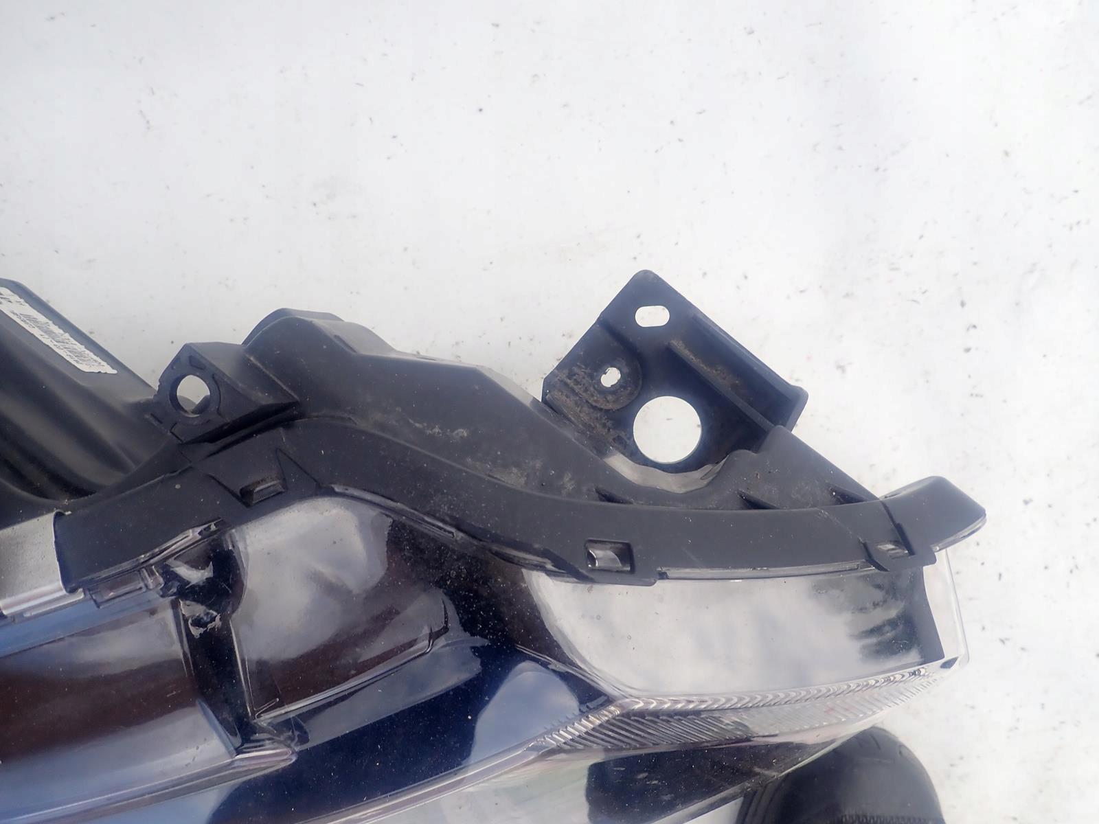 MITSUBISHI OUTLANDER LIFT 18- light front right