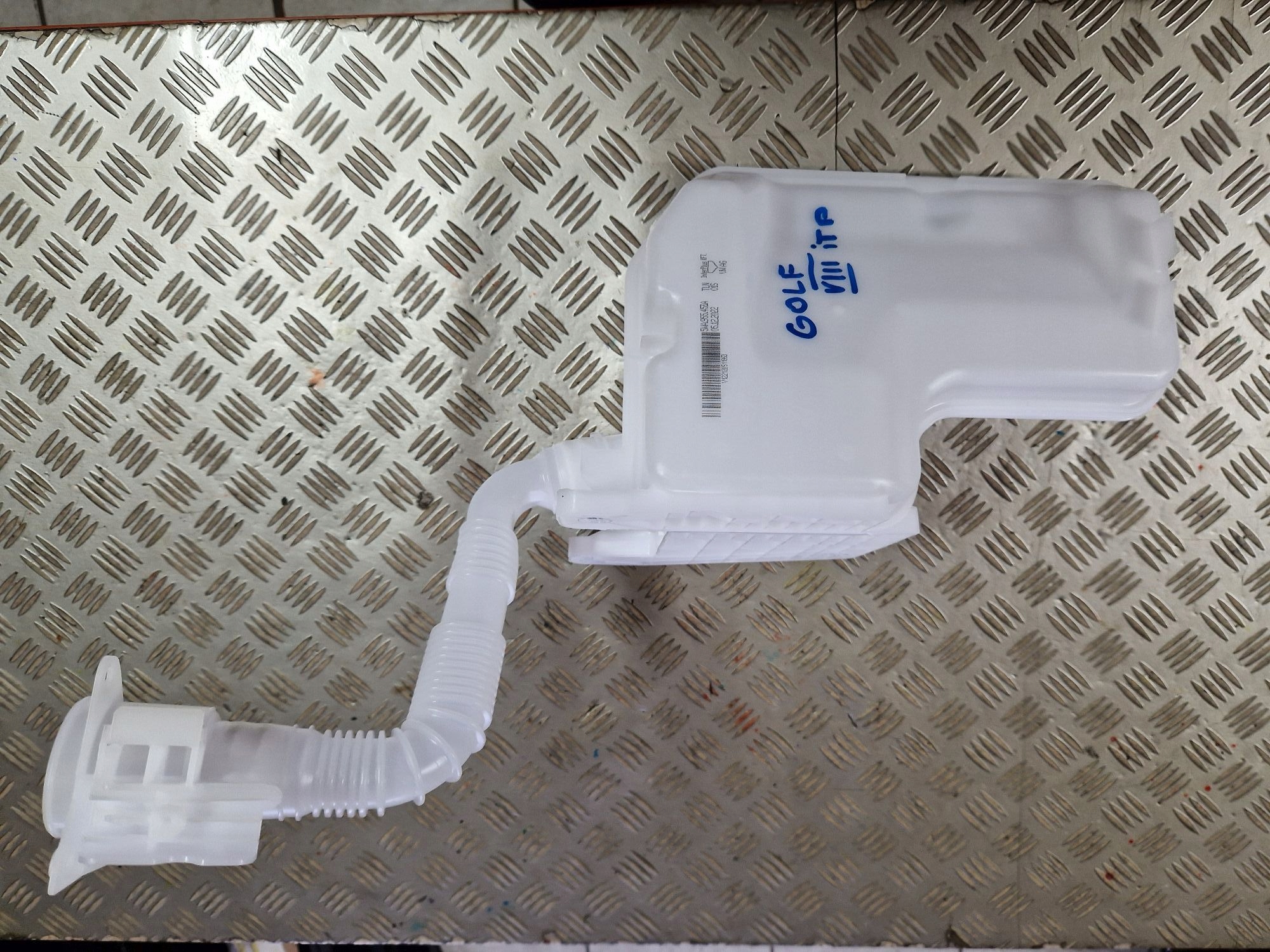 washer fluid tank VW GOLF VIII 2019R->