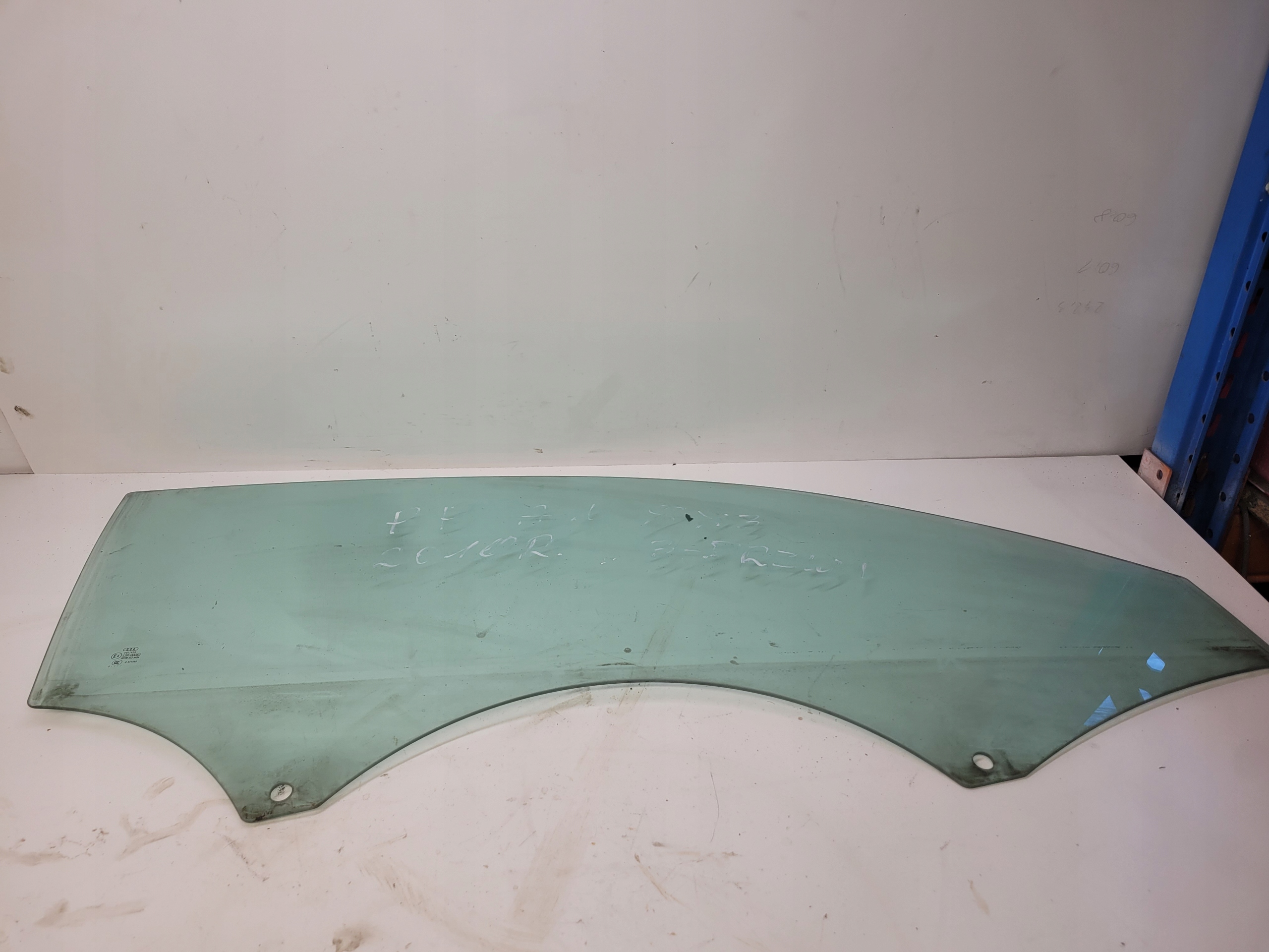 82G845201 - Скло передньої правої двері AUDI A1 8X LIFT 3-D 2010