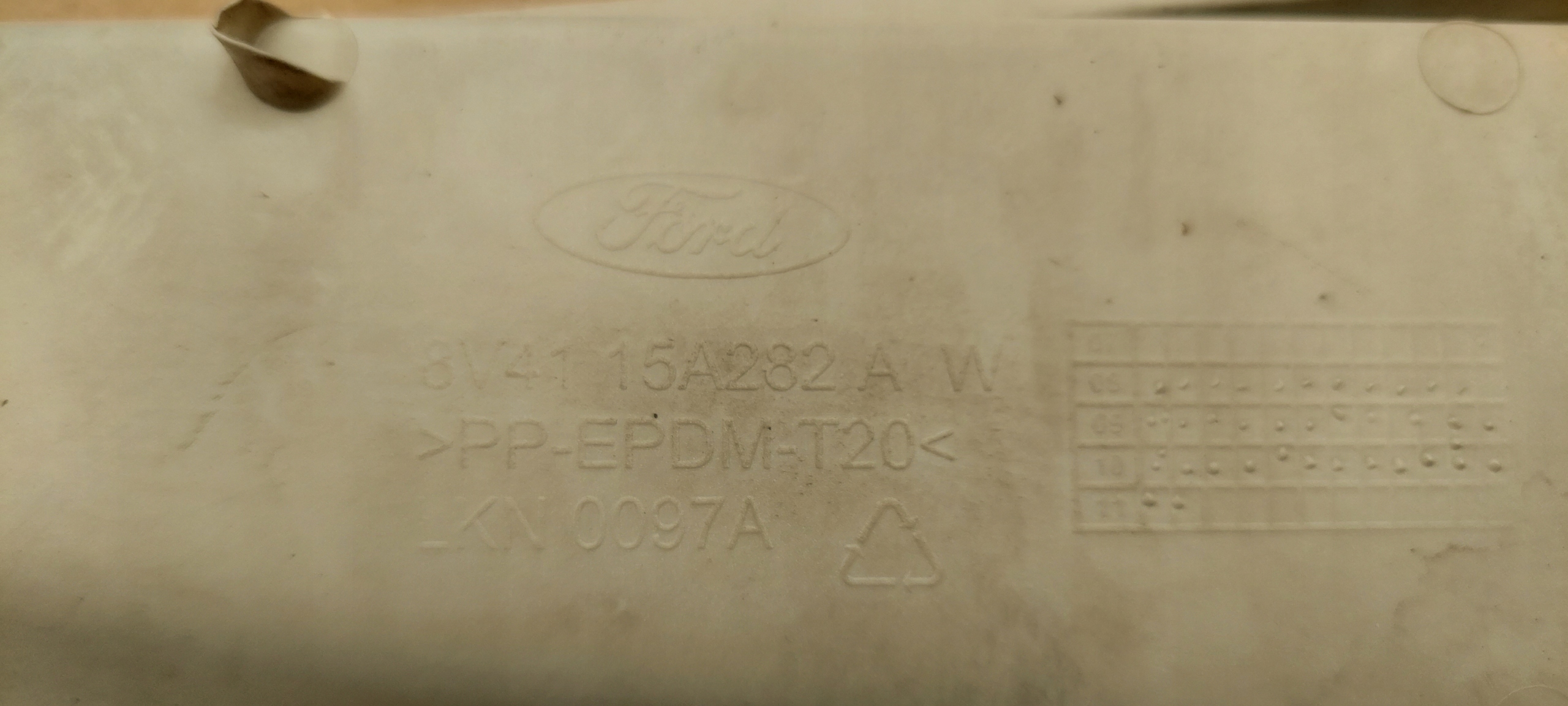 moulding below LAMPE left front FORD KUGA MK1 08-12 LAK: 58 8V4115A282A