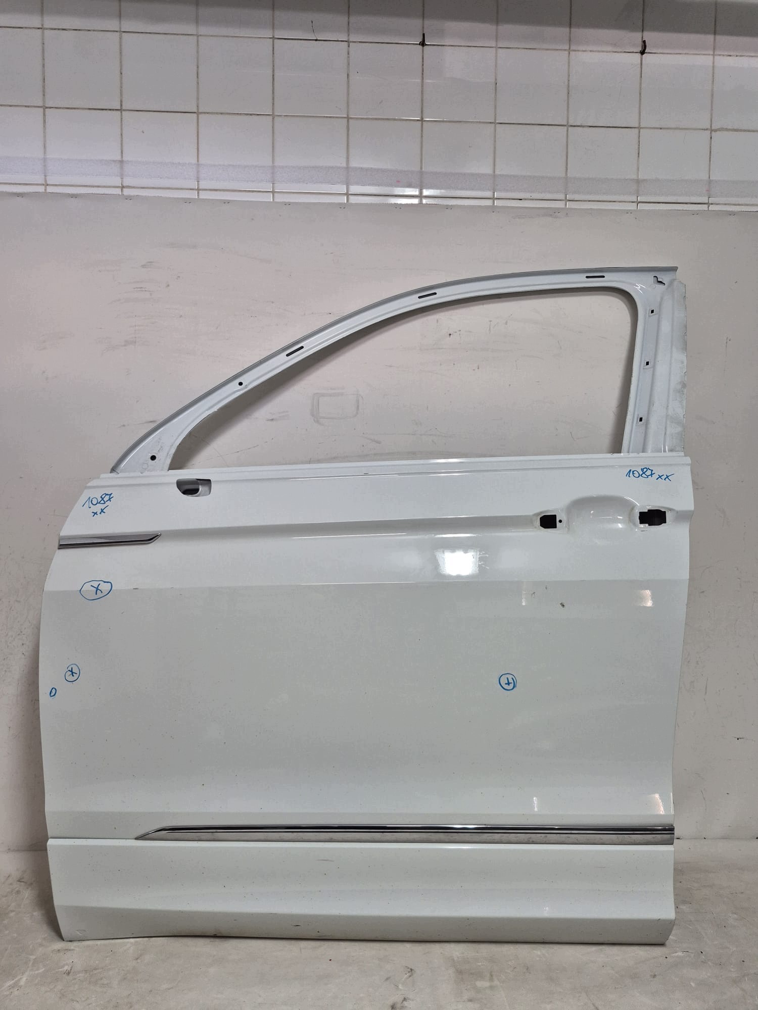 VW TIGUAN II 5NA R-LINE 16-23 door left PRZO front