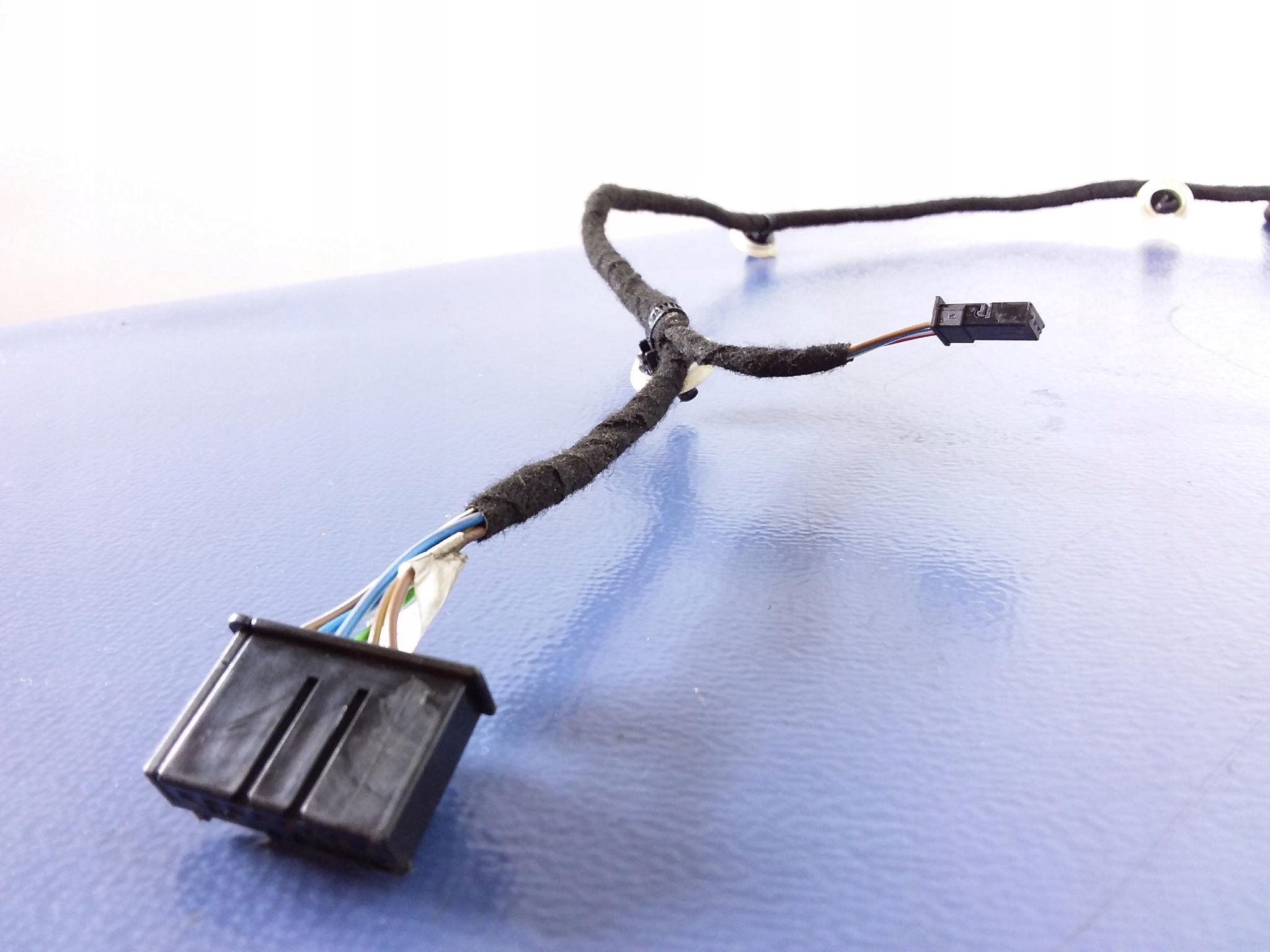 SKODA SUPERB III WIĄZKA DRZWI TYŁ PRAWY 3V0971694 Typ samochodu Samochody osobowe