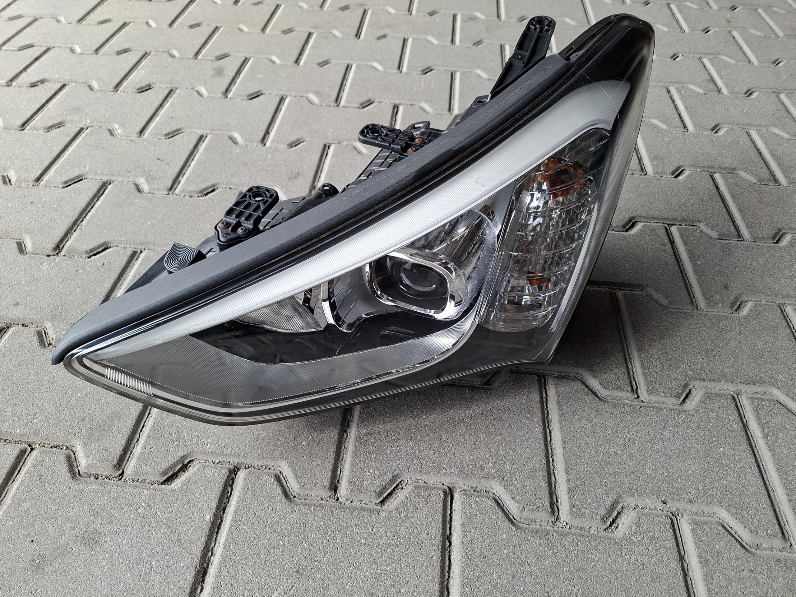 light front left front left XENON EUROPA HYUNDAI SANTA FE III