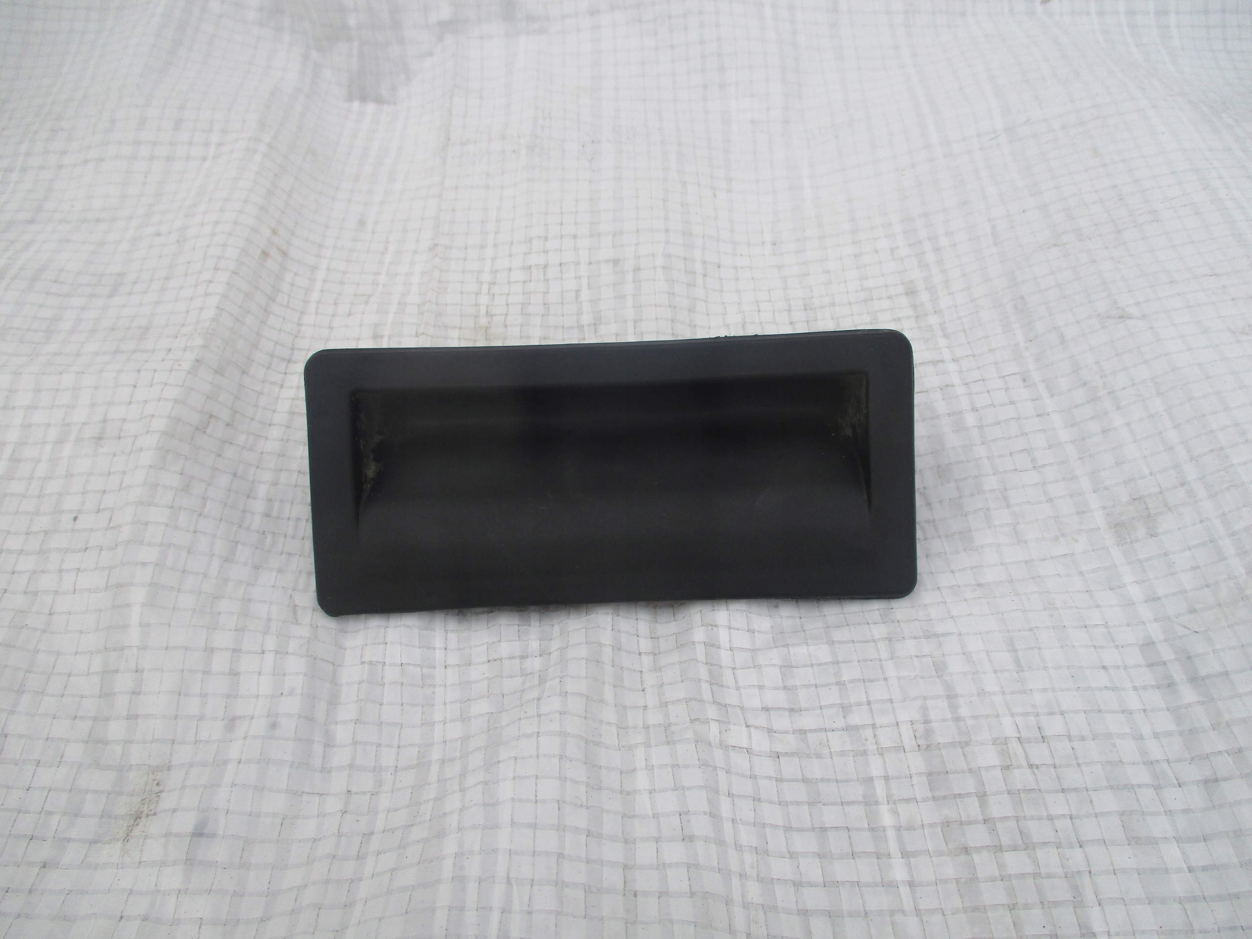 Volkswagen OEn0827566 кнопка ручка кришки tiguan