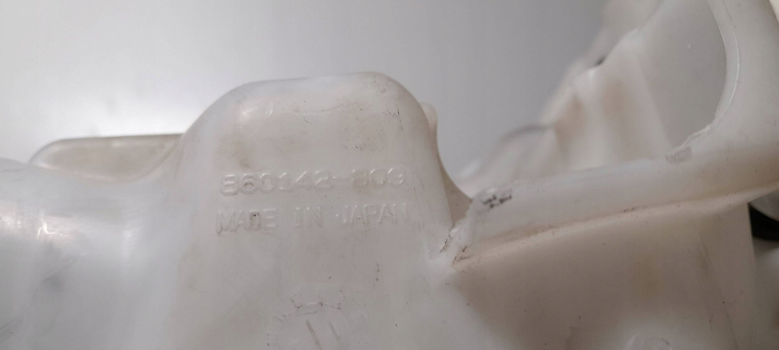 Mazda 6 GJ washer fluid tank 860142809 (W12)