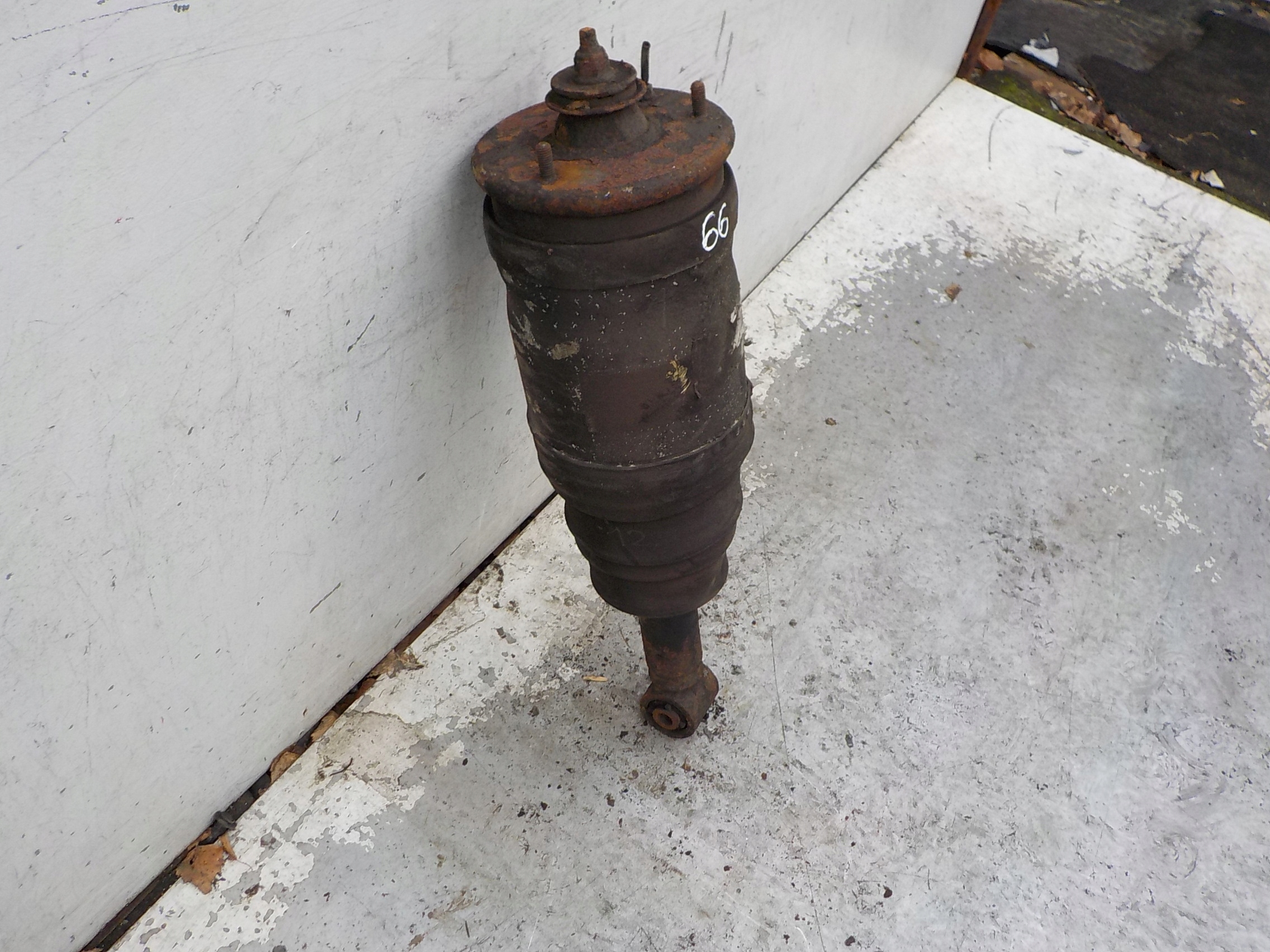 66 RANGE ROVER L320 MIECH shock absorber left rear part