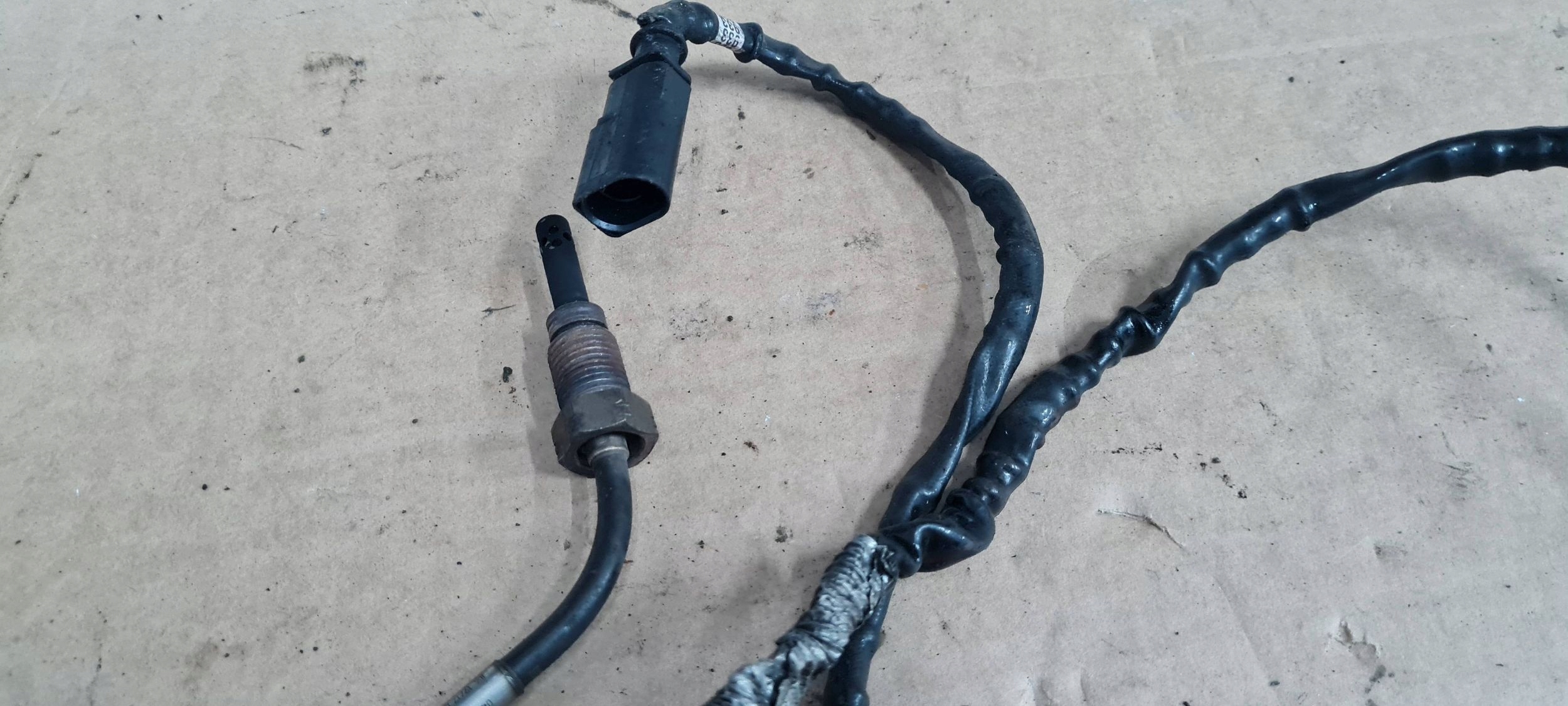 A4 B9 8W Sensor TEMPERATURYSPALIN 2.0 TDI 04L906088E LEON A3 8V