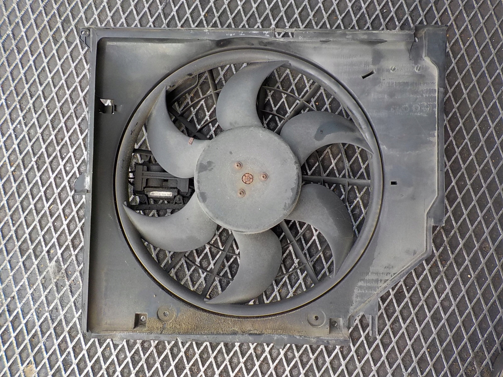 BMW 3 (E46) 2.0 D ventilátor modul chladiče 6904768