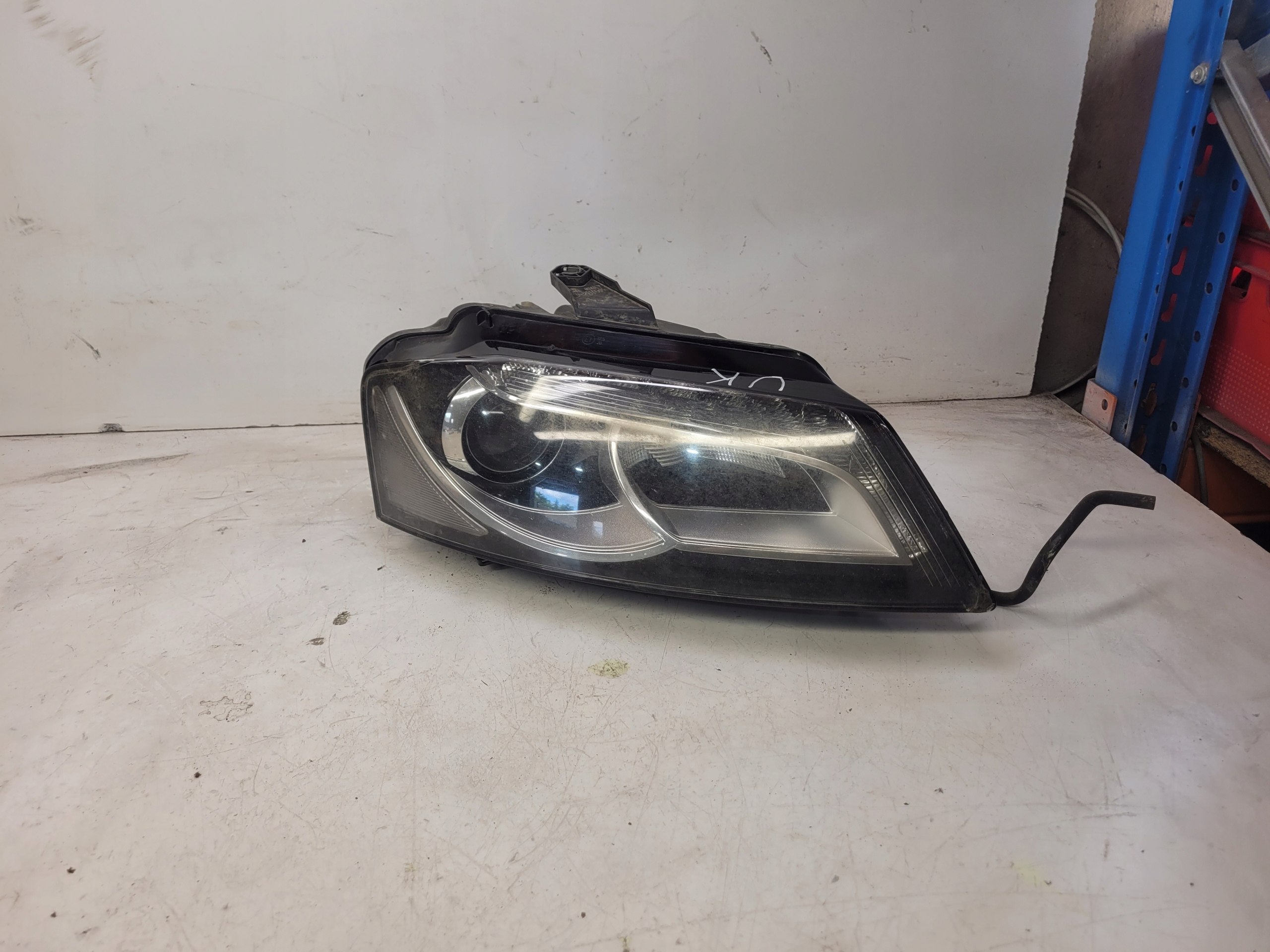 REFLEKTOR PRAWY XENON AUDI A3 8P LIFT 8P0941004BF 8P0941004BF za 1100