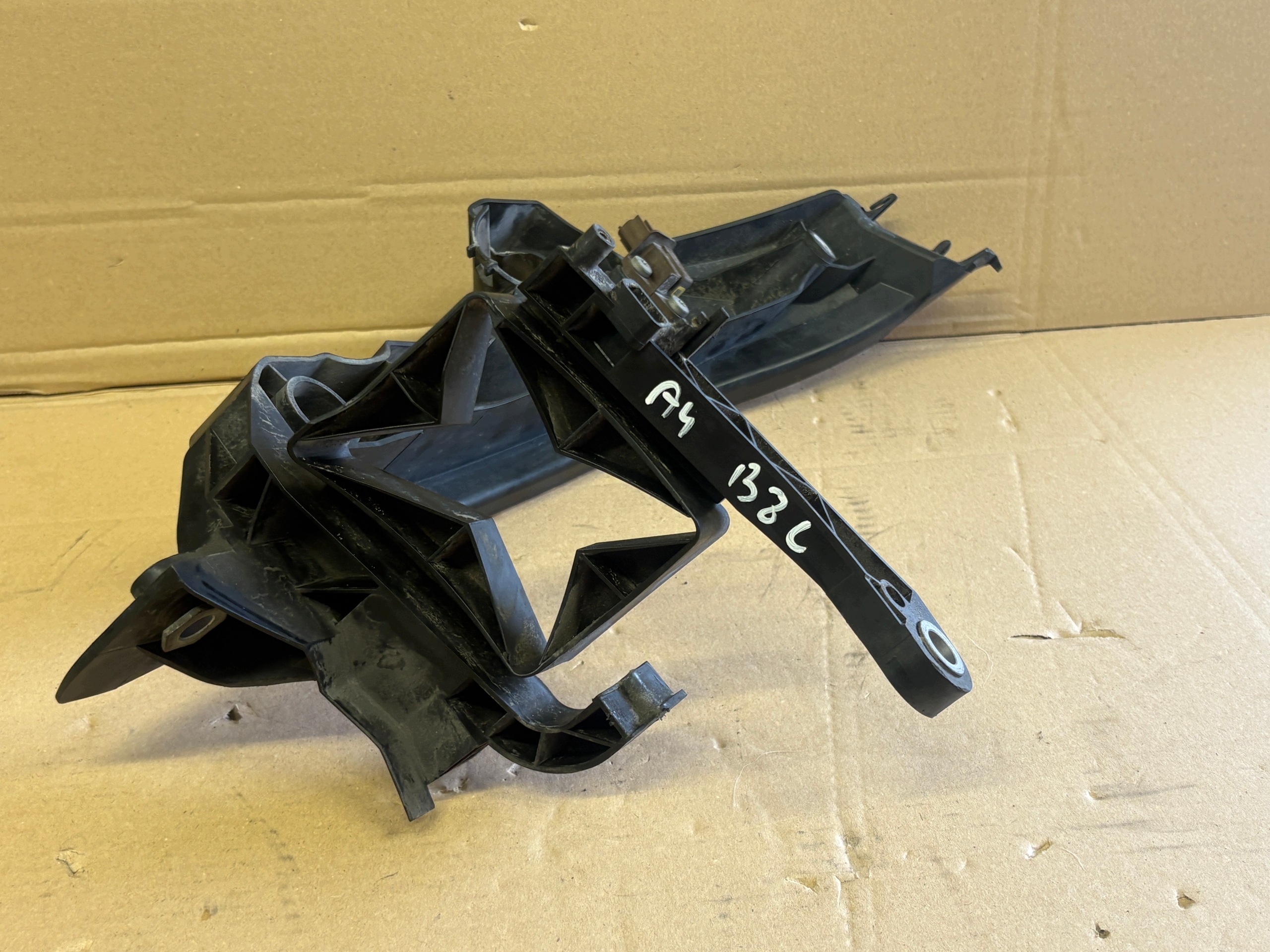 AUDI A4 B8 support lights left front 8K0805607L
