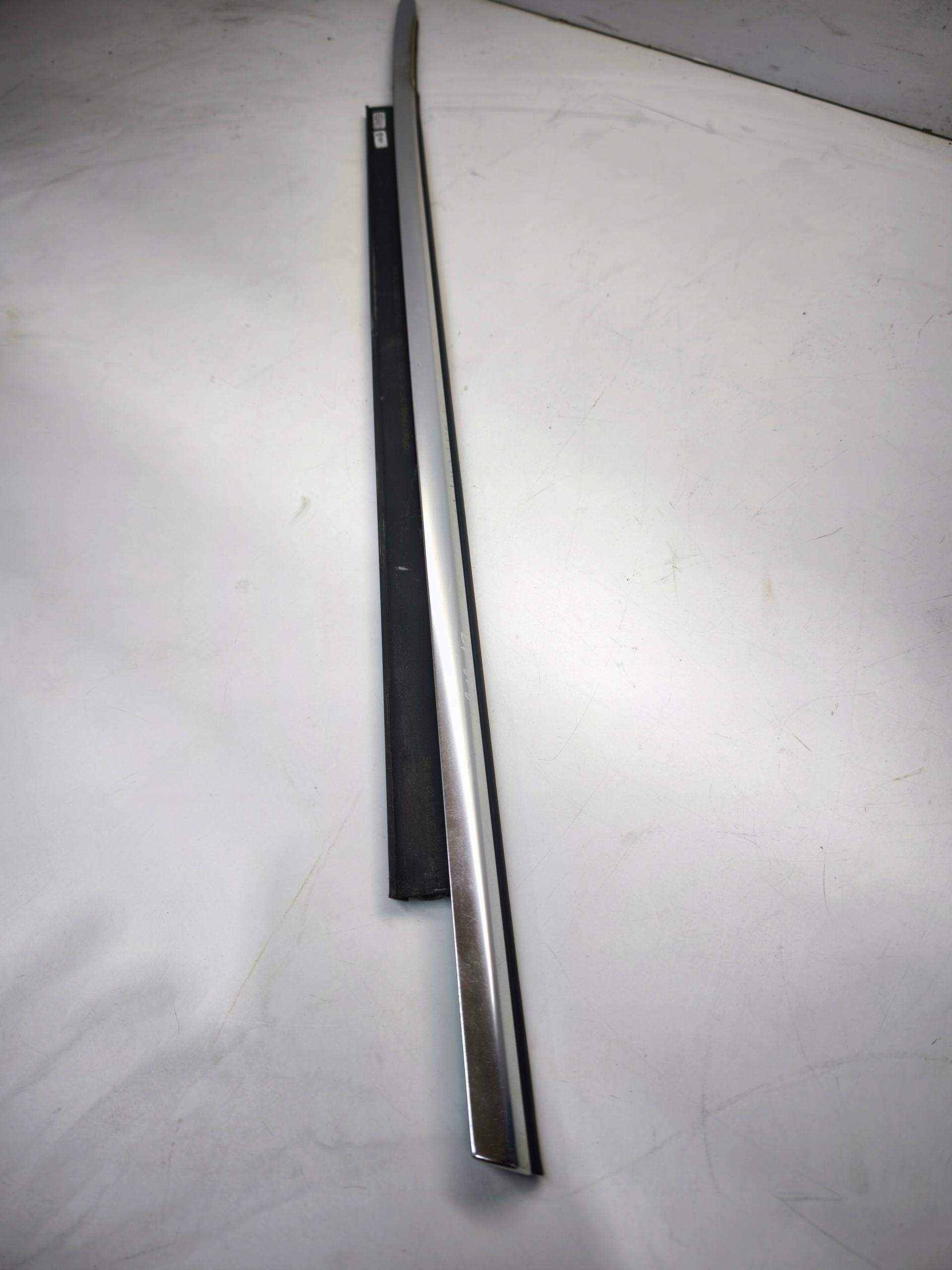 moulding dust SZYBE door left front CHROM AUDI A5 8T 8T8853283F 2ZZ