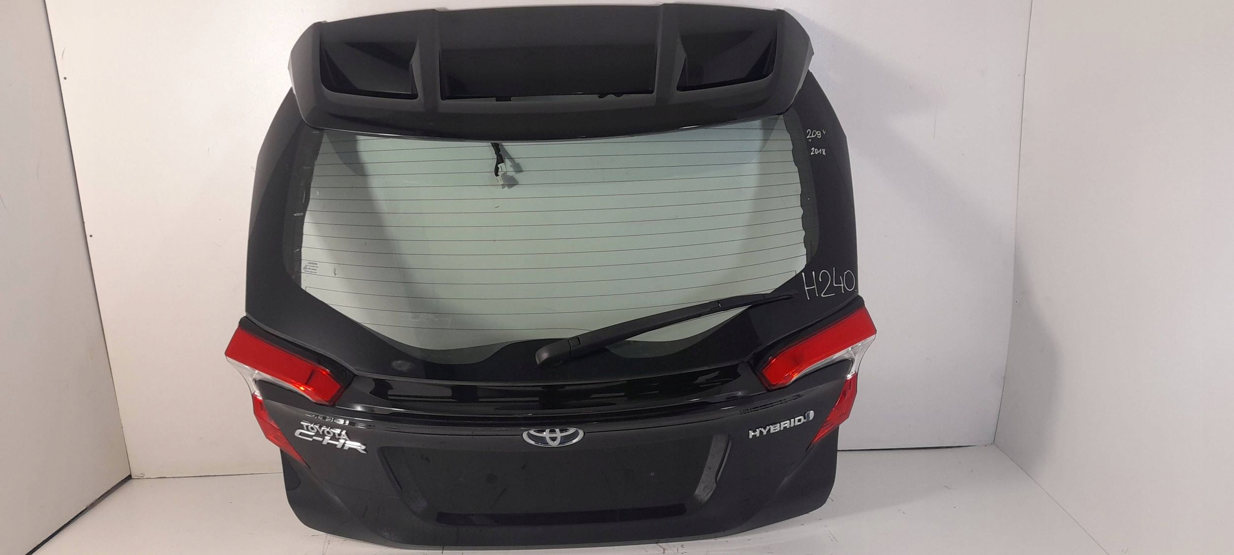 Toyota C-HR and trunk door boot (H240)