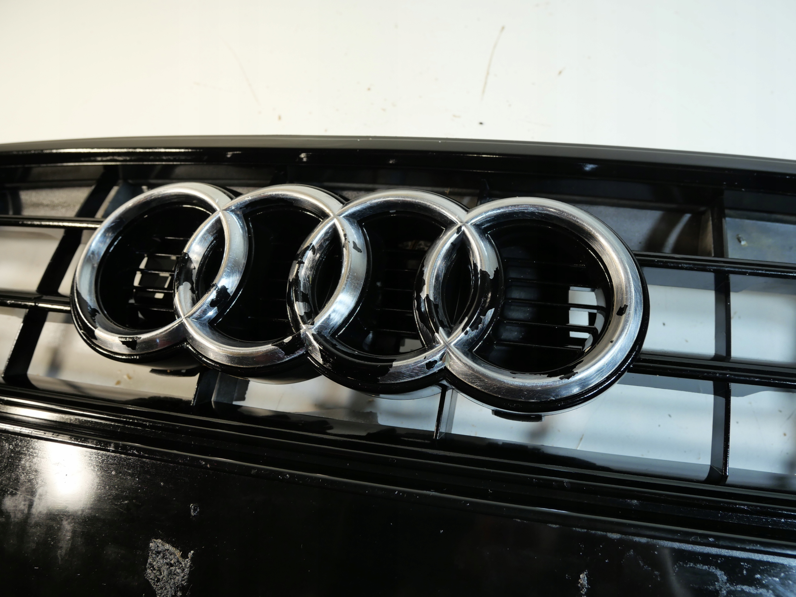 AUDI A4 B8 grill grille of a bumper front front 8K0853651E