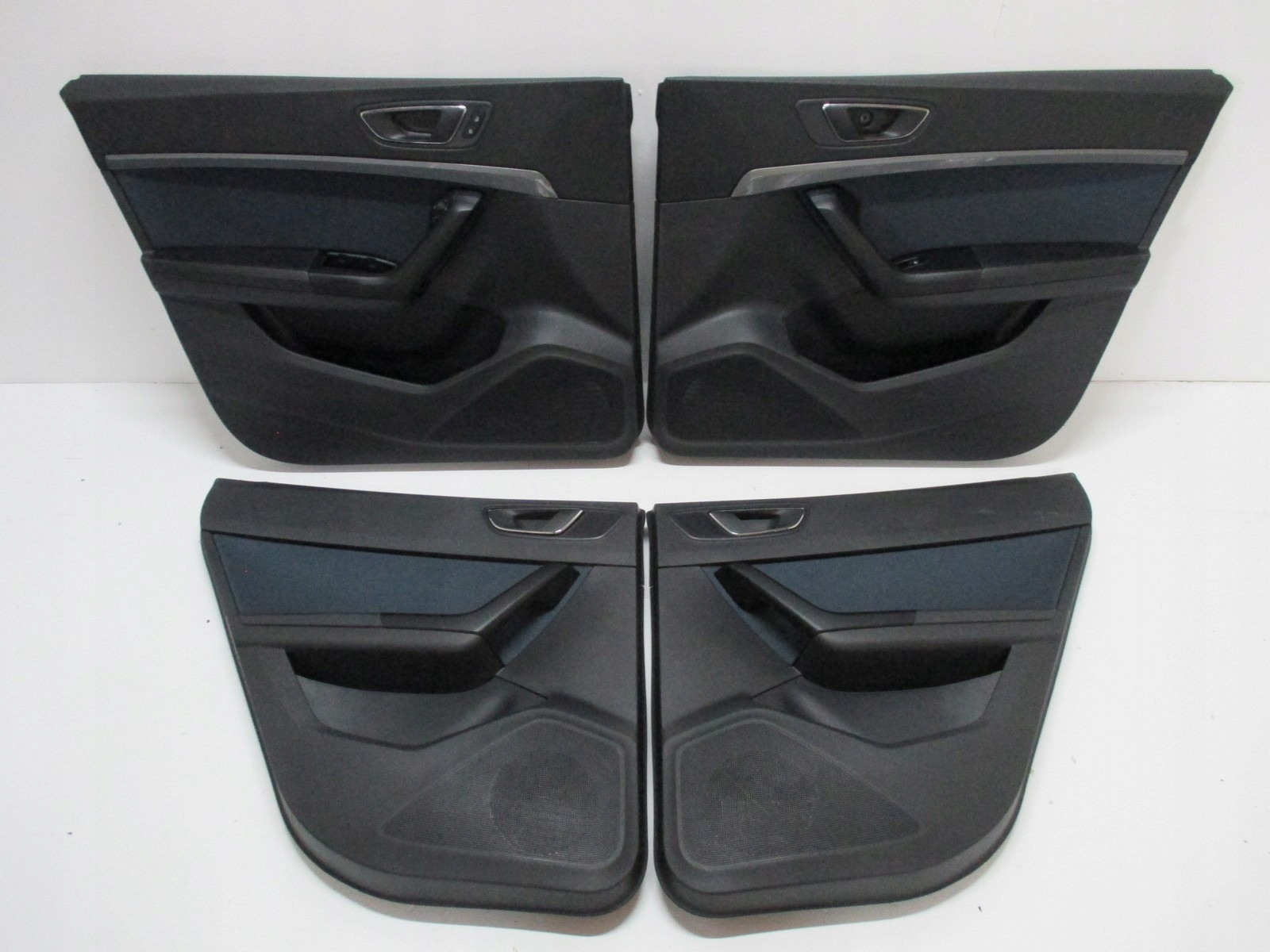 Оббивка оббивки дверей SEAT ATECA задня