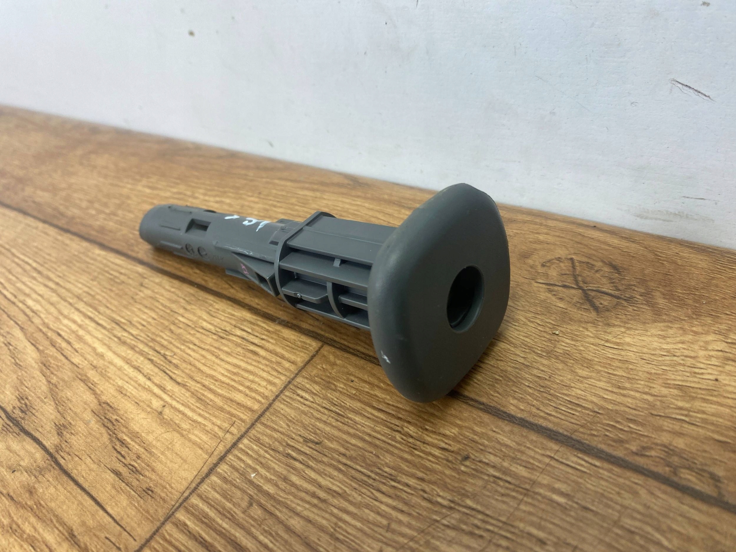 Halter SITZ zaglowka Ram 1500 2019+