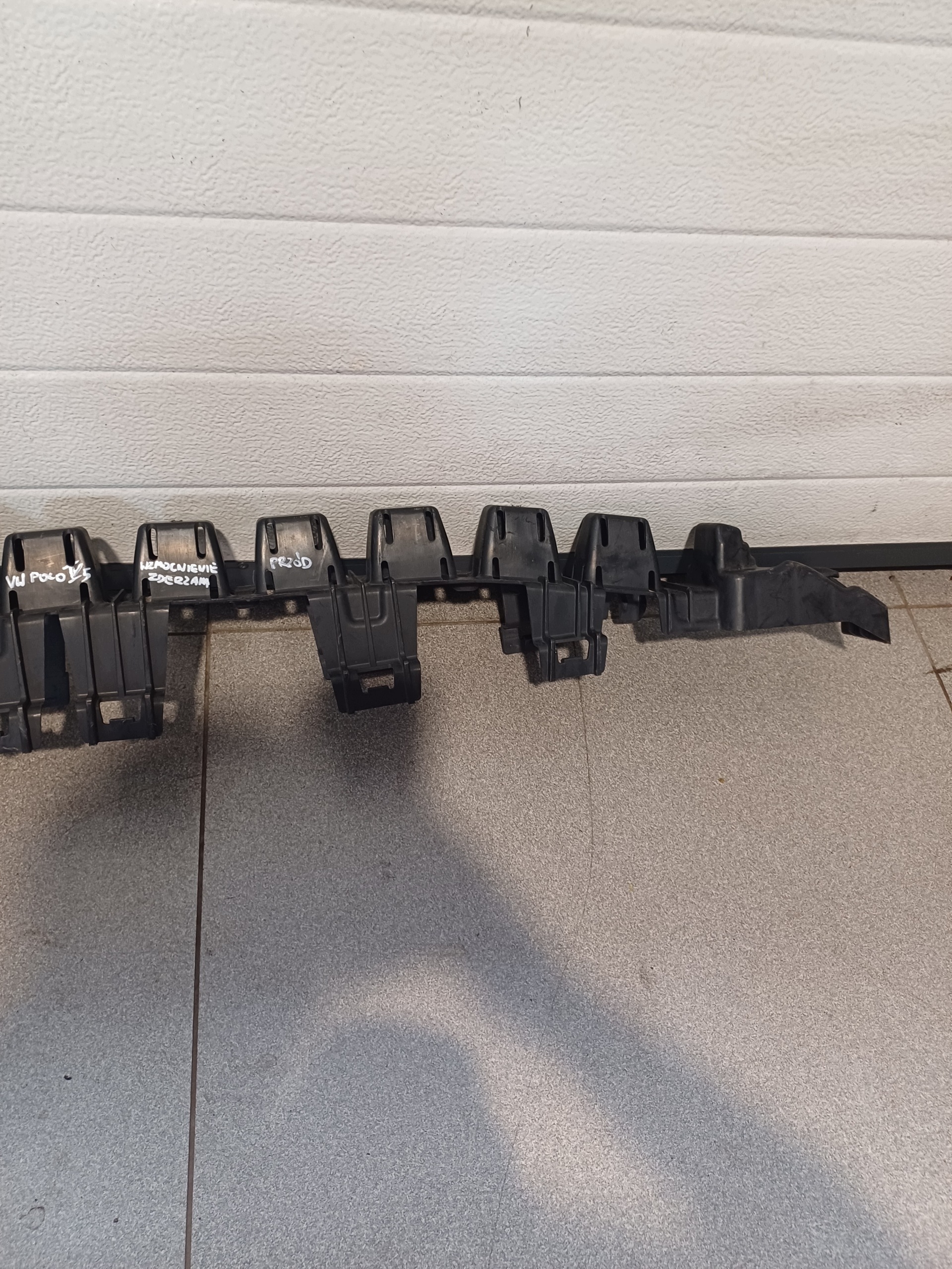 pillar of a bumper front front VW POLO 5 V 6C0807693