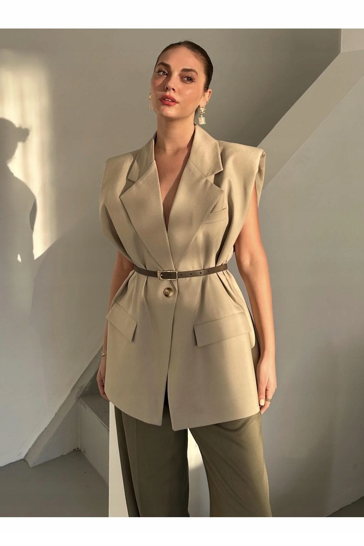 Elegantní Béžová Vesta Dámská Vesta S Páskem Bez Kapuce 5GA