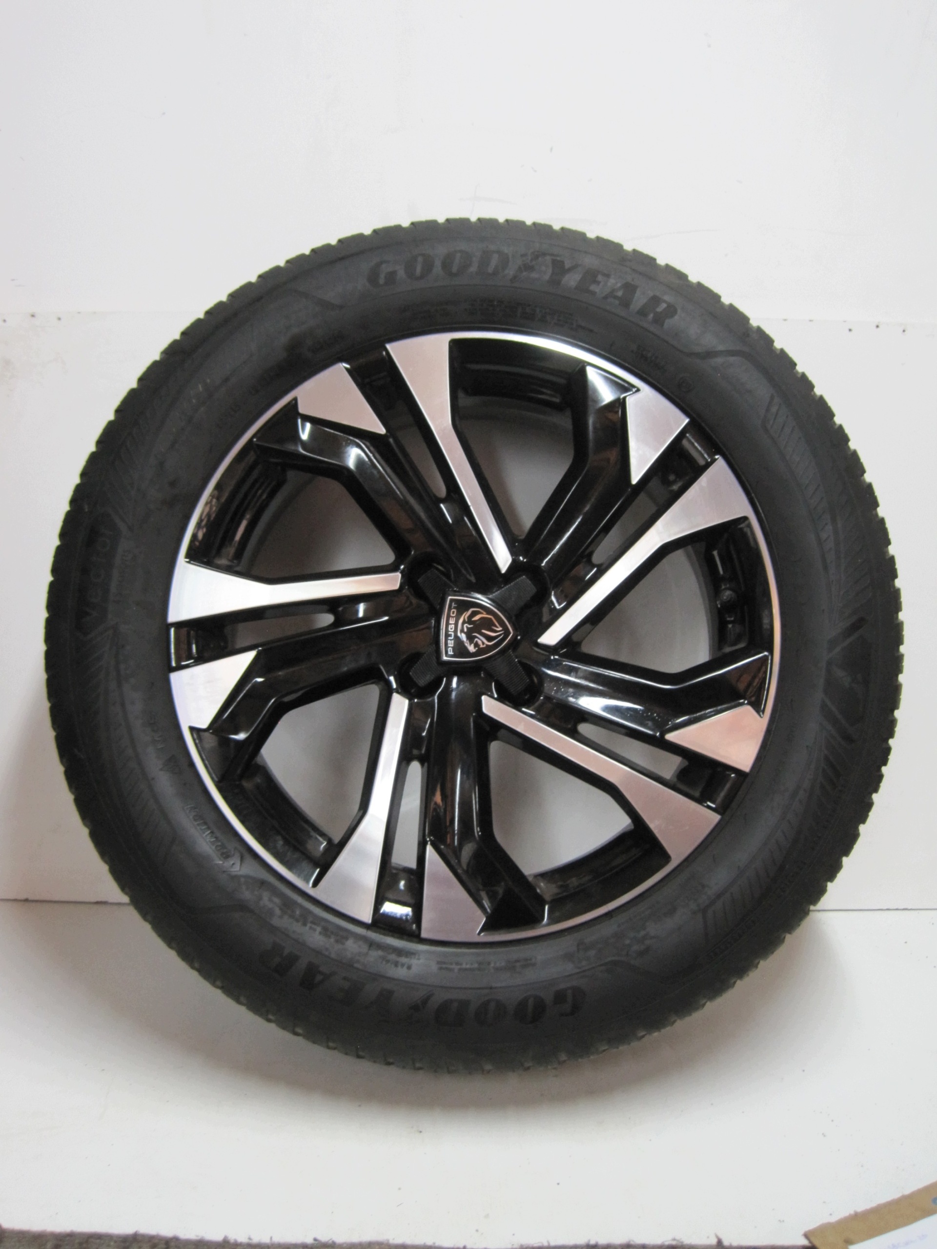wheels discs tyres PEUGEOT 2008 II R17 5MM M+S