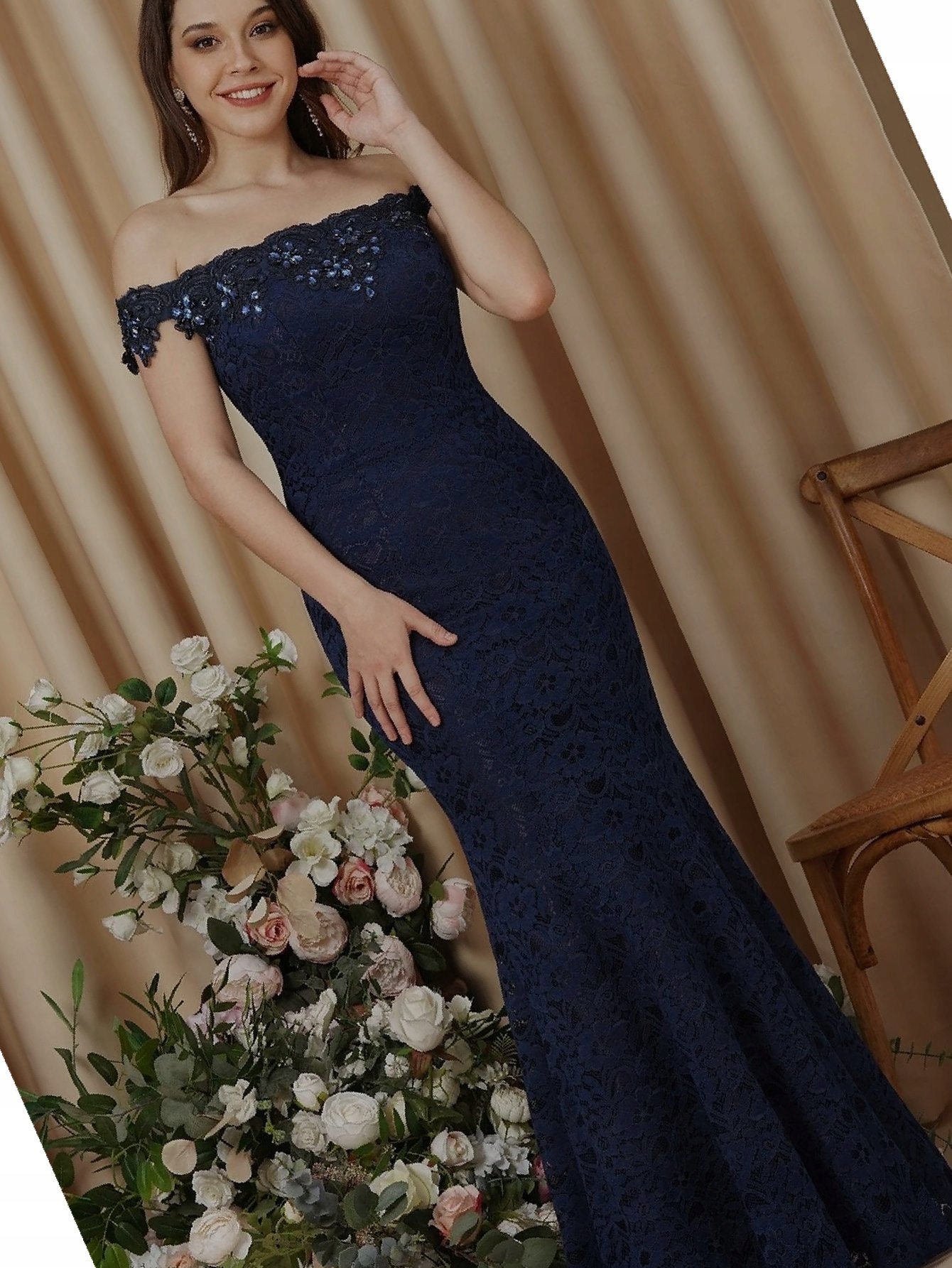 Šaty s krystaly Syrena zdobená krajkou 36