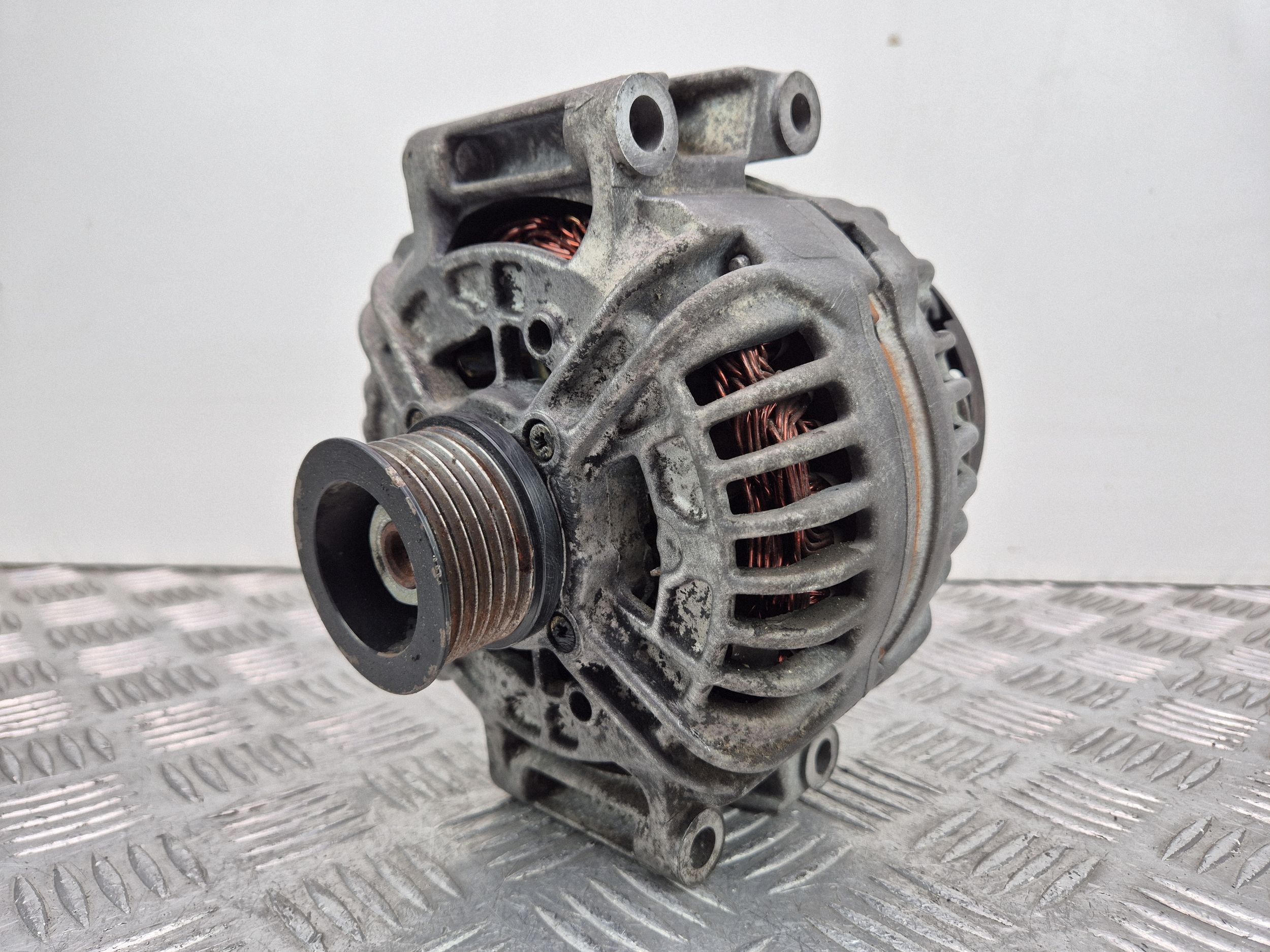 Mercedes E350 W211 M272.964 alternator A2721540102