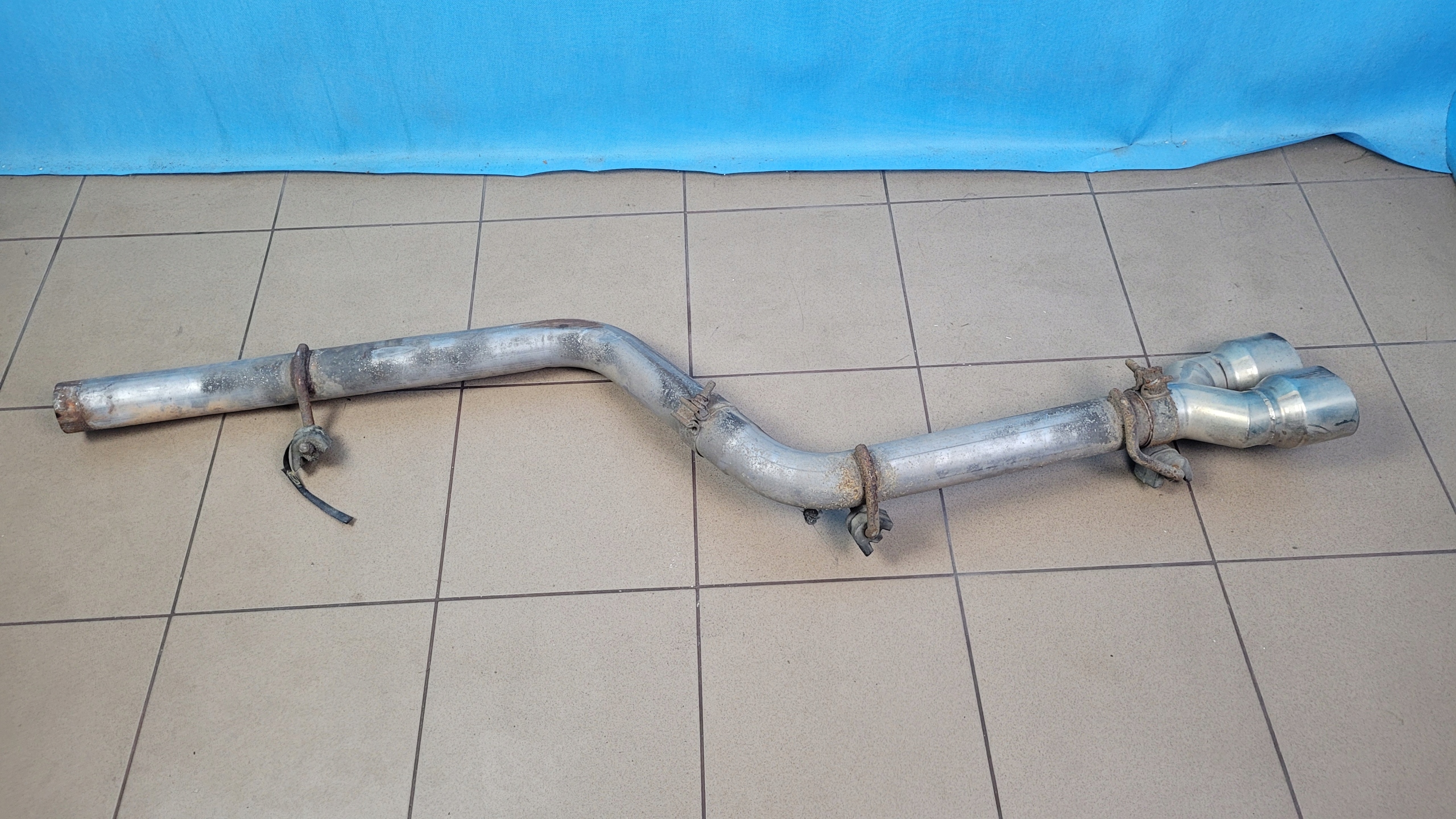 Dodge CHALLENGER 3.6л 19r труба наконечник выхлопная правая