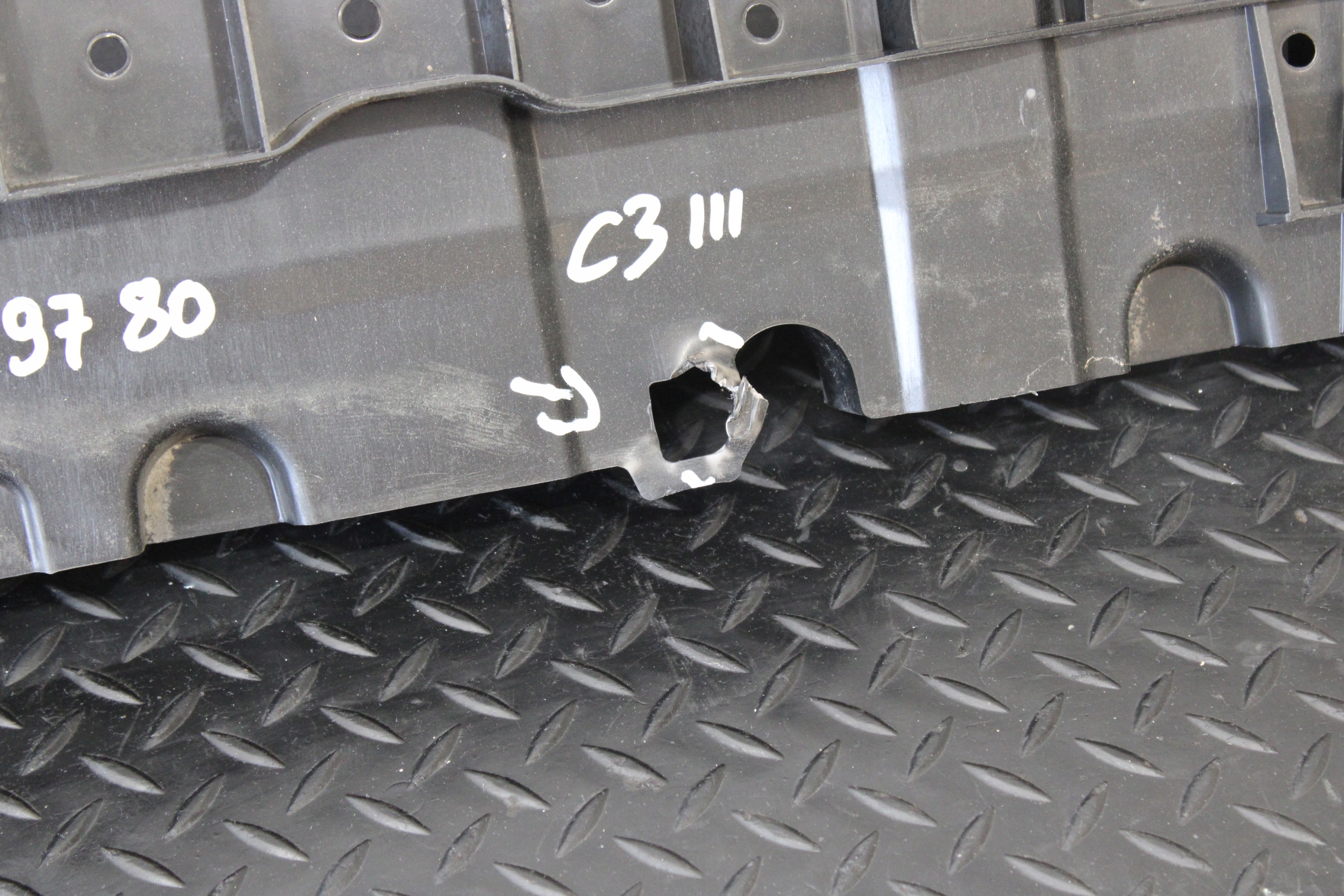 abdeckung Blende Abdeckung unter Stoßstange 9813379780 CITROEN C3 III 3