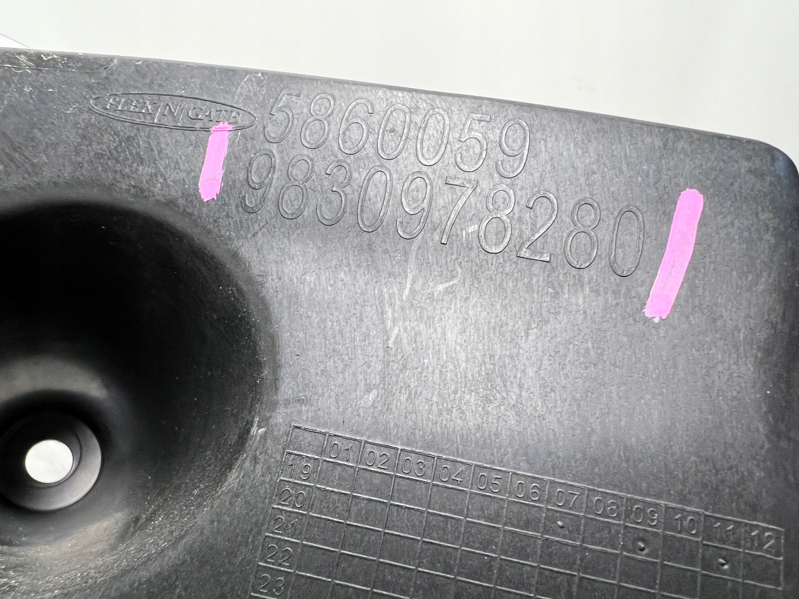 DS4 II 2 bumper bracket left rear part 9830978280