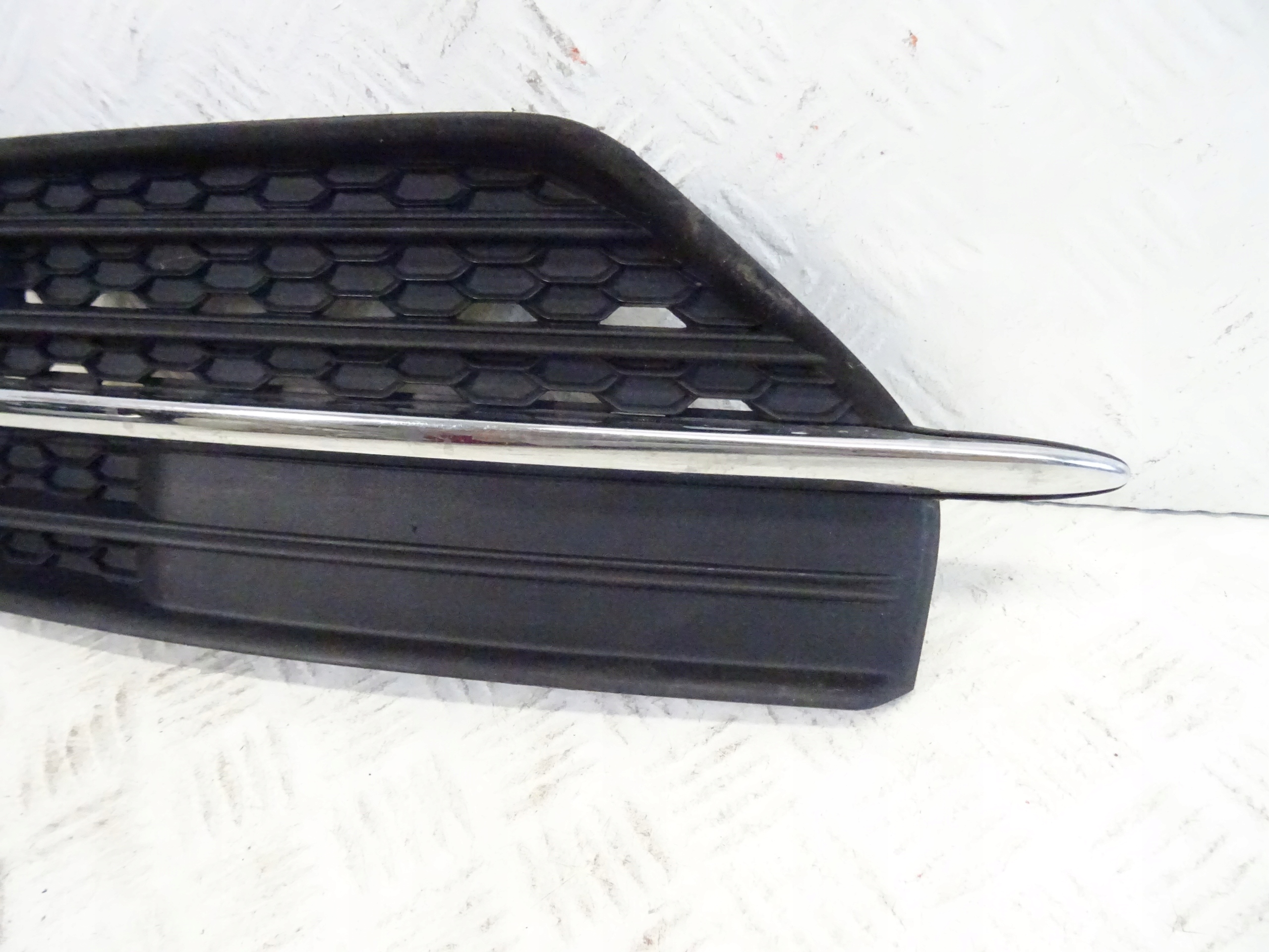 grid of a bumper front front left VOLVO XC90 II 31383441