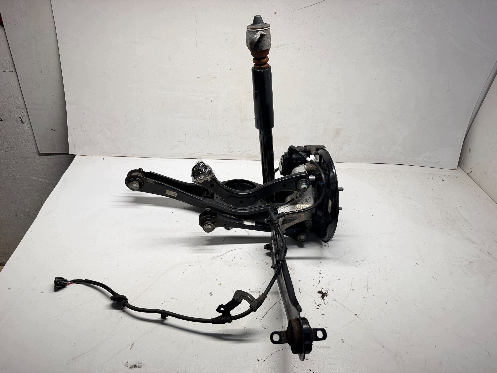 sususpension rear. left KIA NIRO EV 55210-G2500 2017-2022
