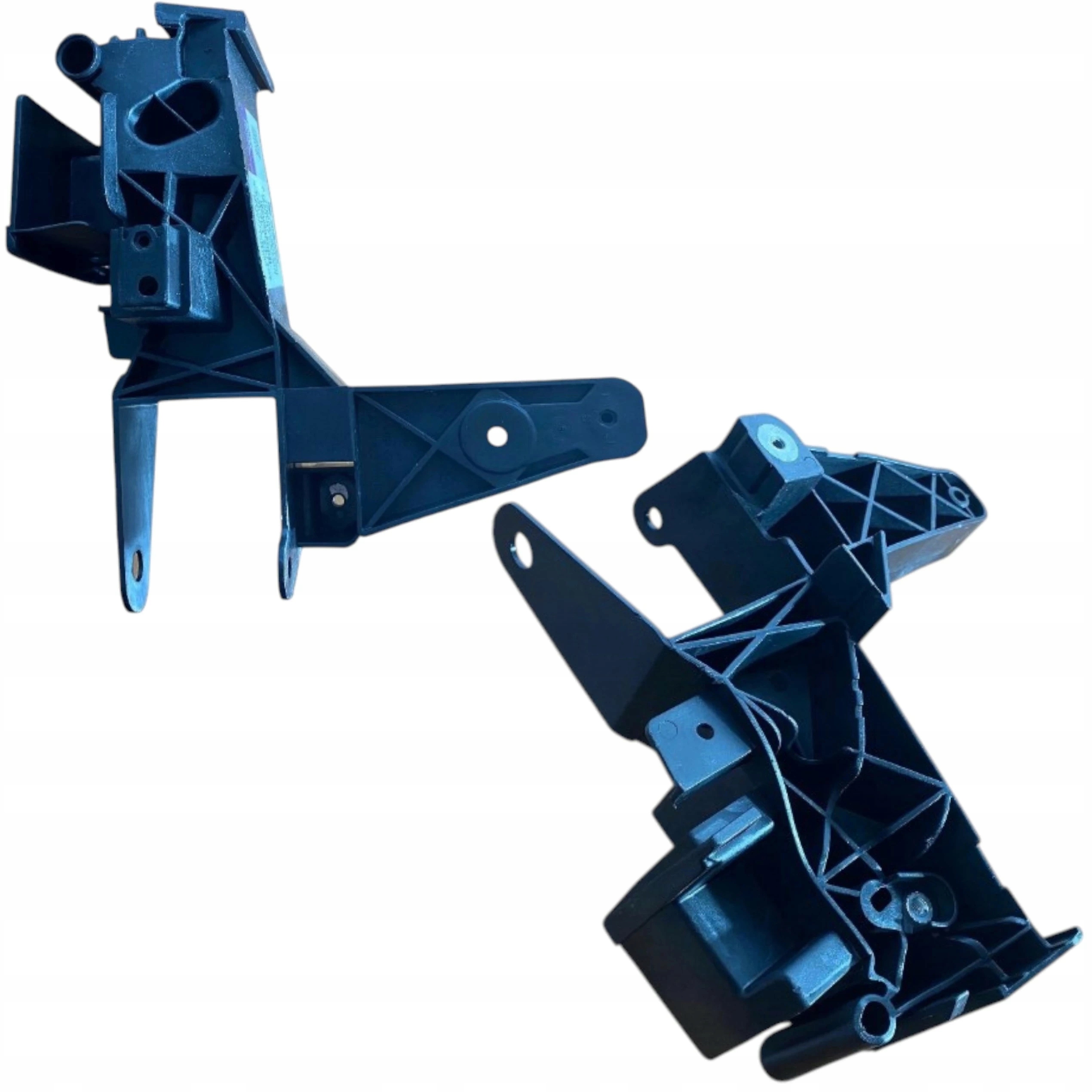 Okular Levý držák pro upevnění pásu Mercedes W177 W247 C118 18- A1776208000