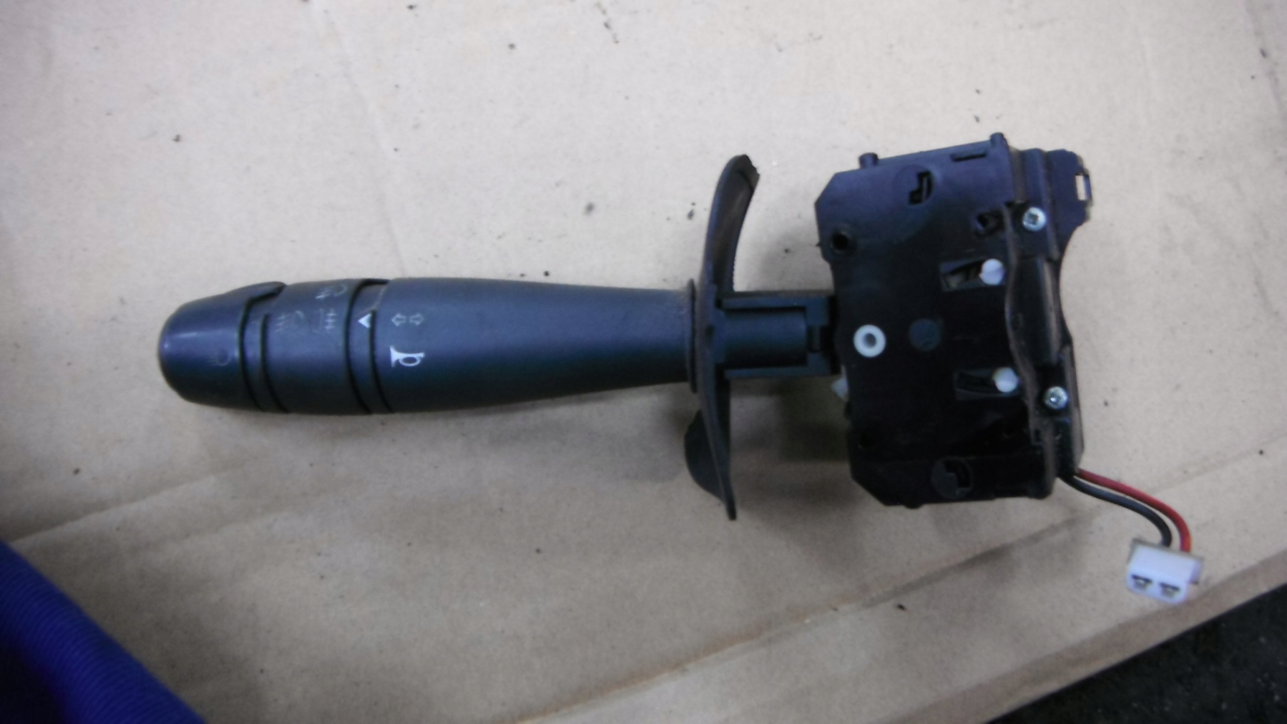 KANGOO 97-03 PRZEŁACZNIK ŚWIATEŁ KIERUNKOWSKAZÓW