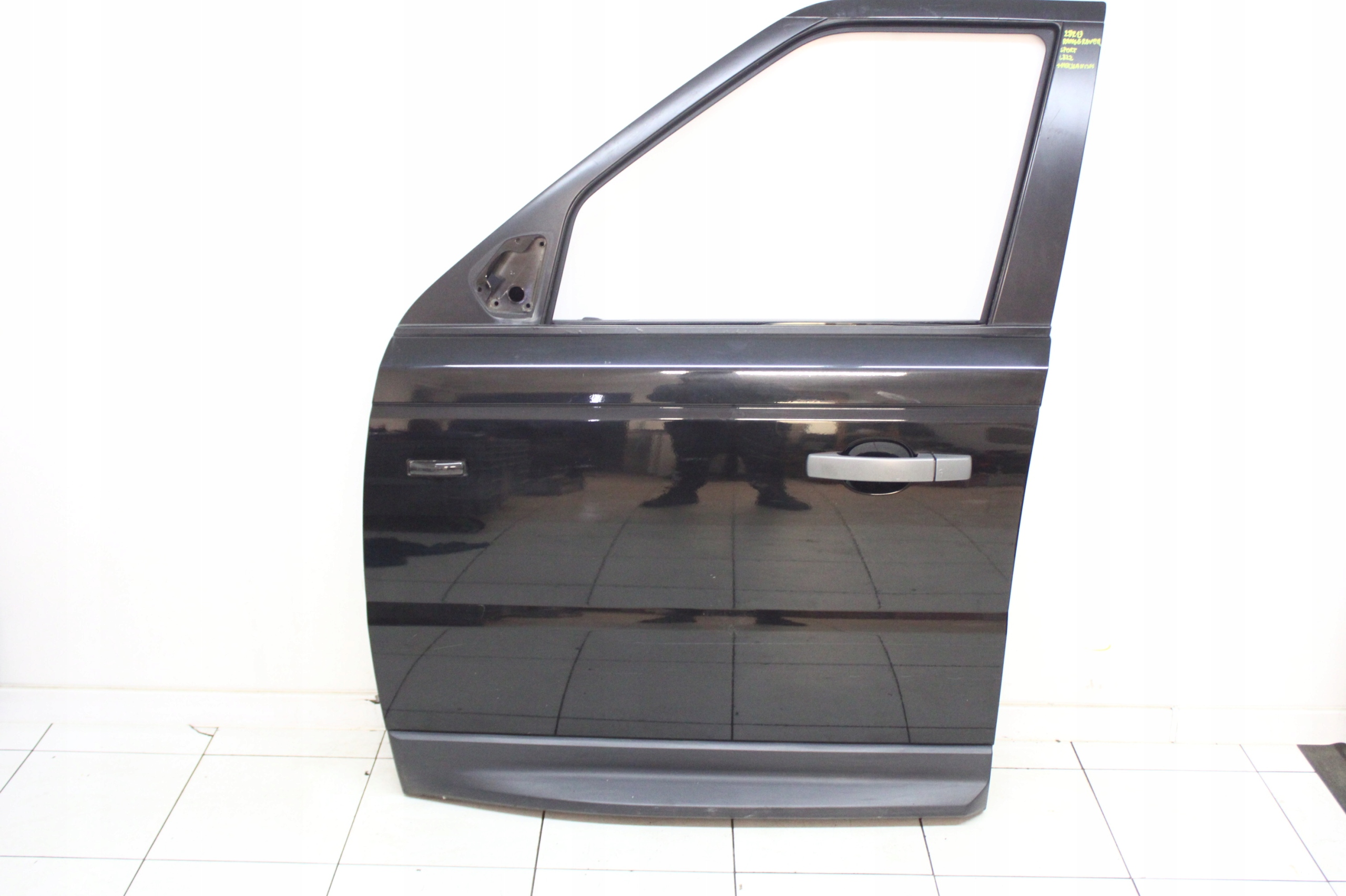 Range Rover Sport L320 05R- дверь левая передняя