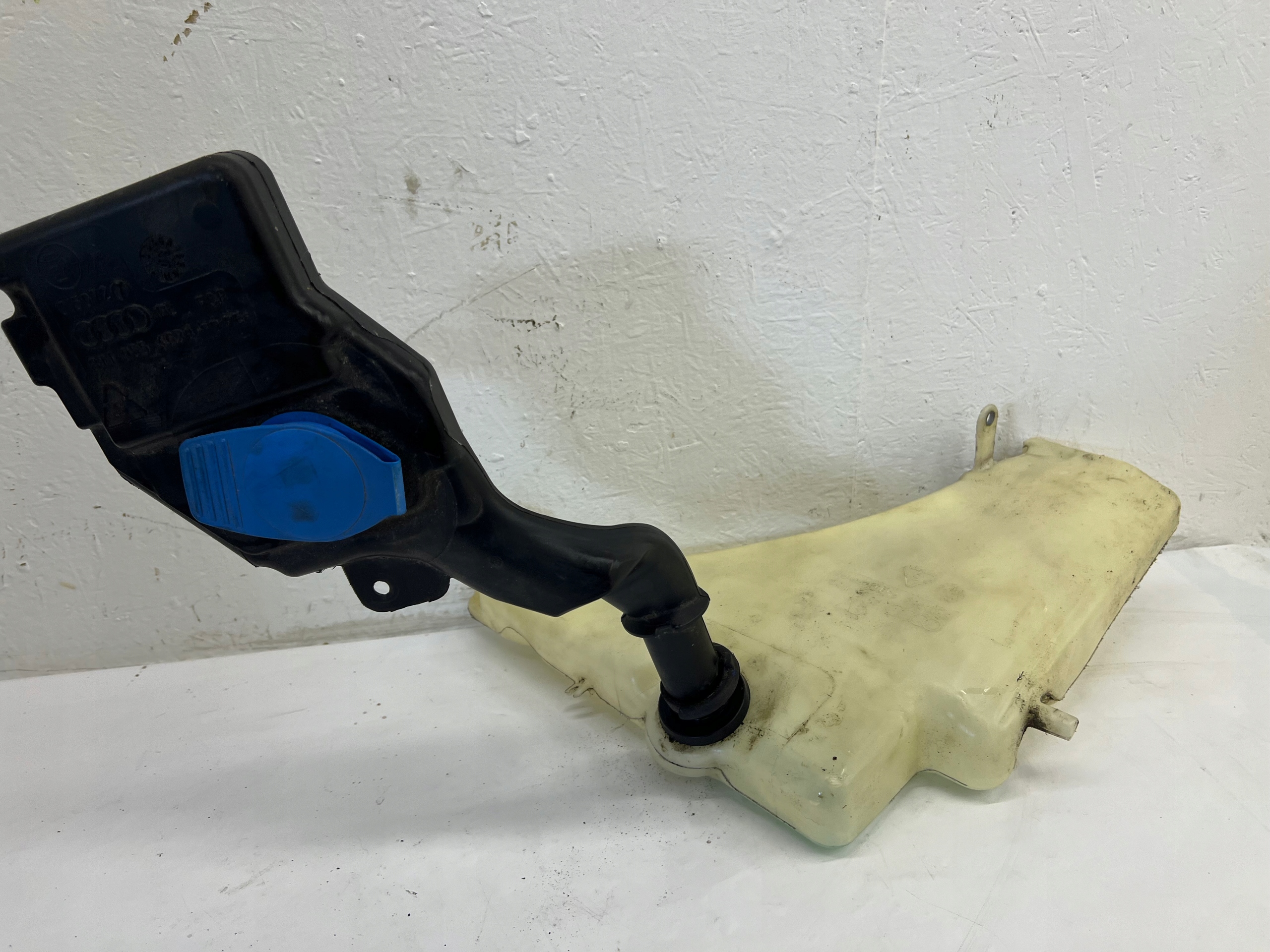 washer fluid tank 2 pump AUDI A5 8T0 A4 B8 8T0955453C
