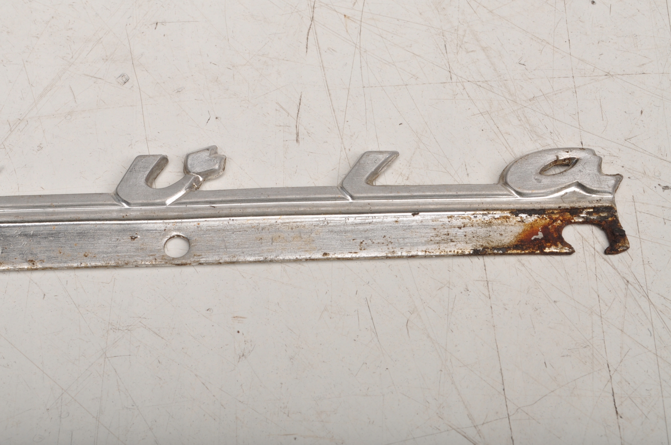 SKODA OCTAVIA 985 ZNACZEK LOGO EMBLEMAT BLOTNIKA Part number BLOTNIKA