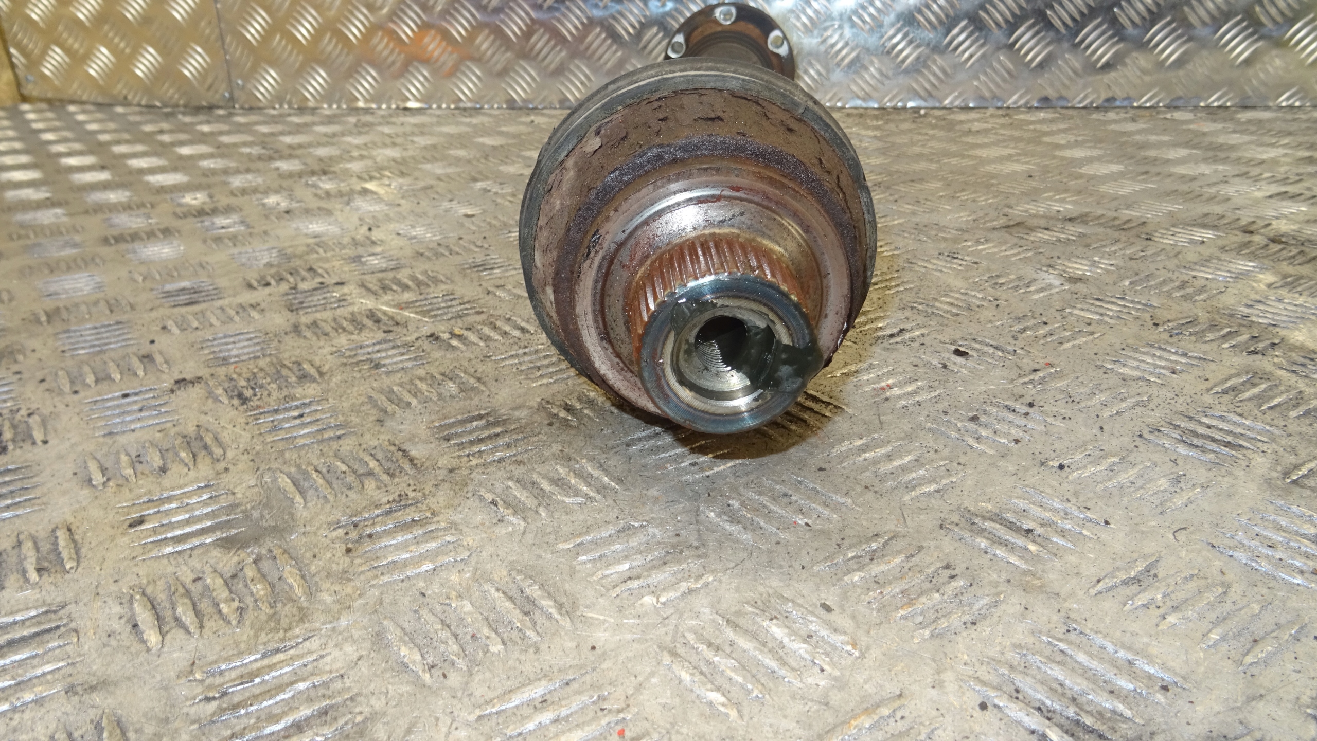 Audi A5 8T 3.0 tdi semi-axis right rear part 8K0501203K