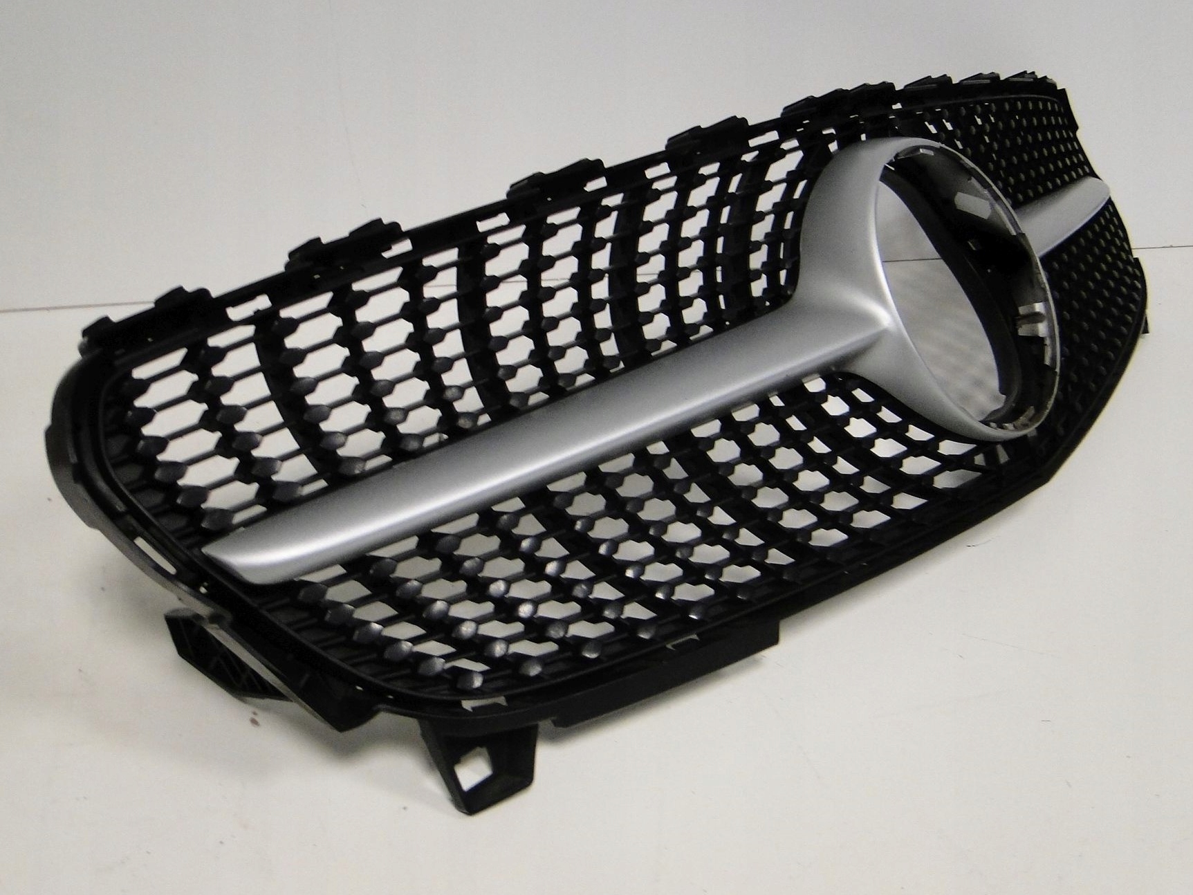 MERCEDES W176 176 LIFT GRILL ATRAPA CZARNY DIAMENT Producent części Mercedes-Benz OE