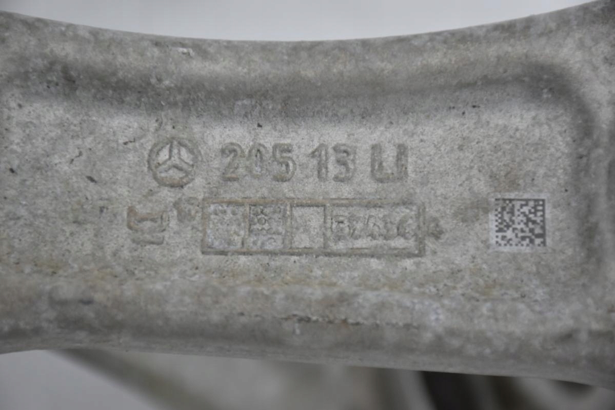 swing left * front MERCEDES C W205 A0004213520