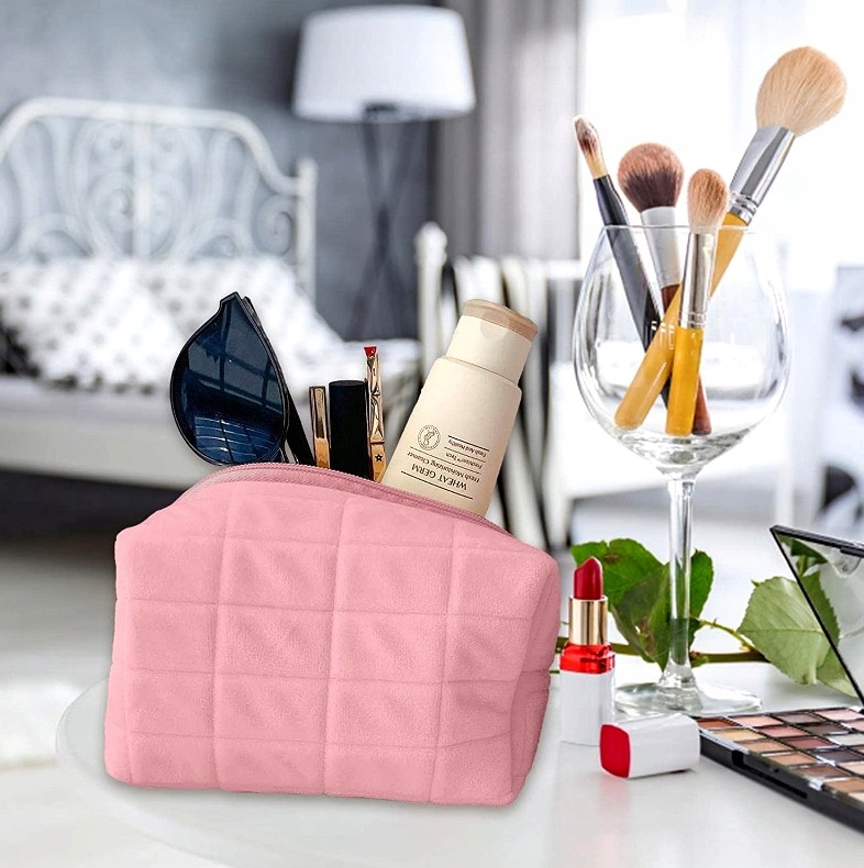 Damska Kosmetyczka Podróżna Kuferek pluszowy Pink Wzór dominujący bez wzoru