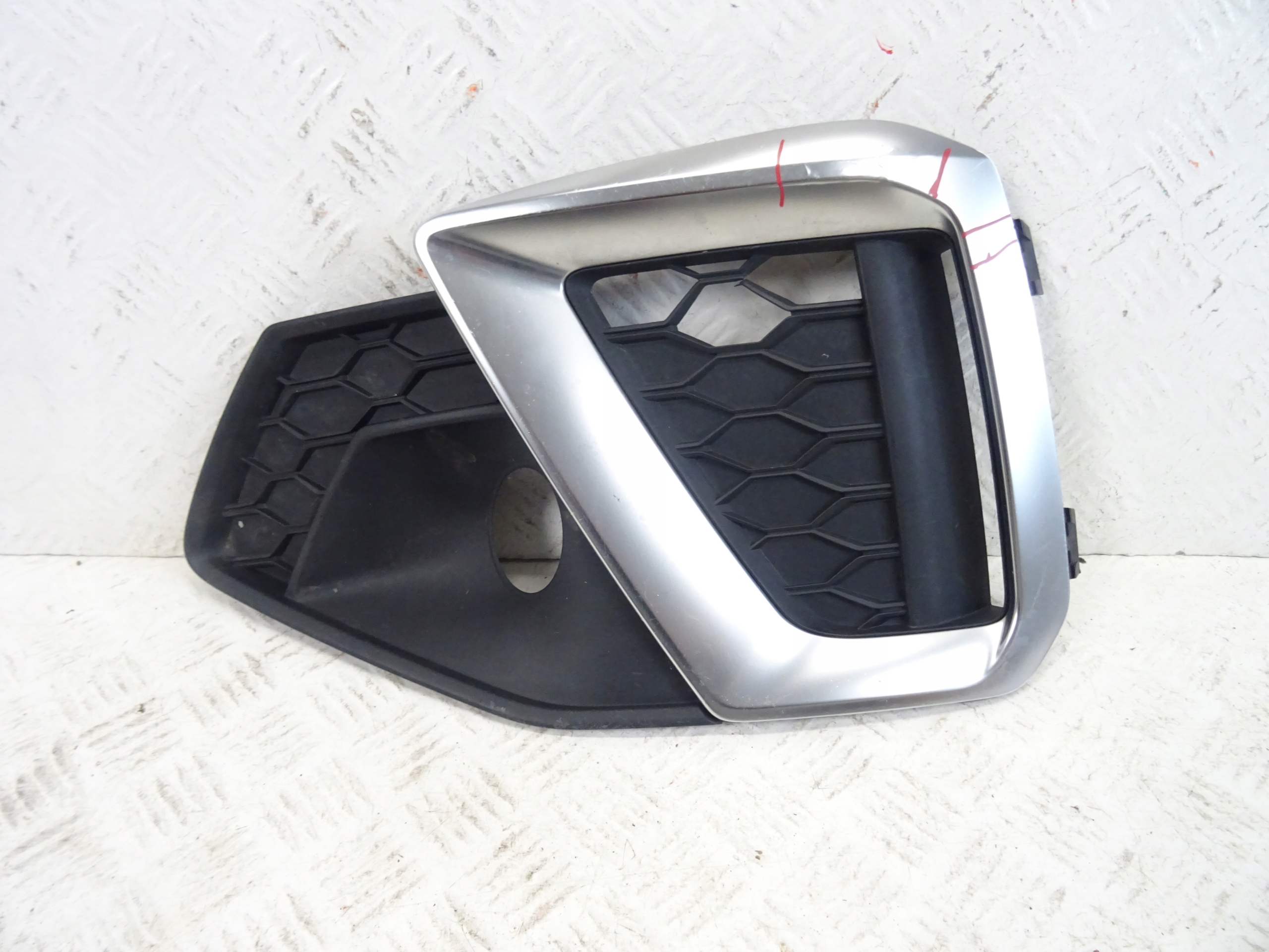 grid of a bumper front front left AUDI A4 B9 LIFT S-LINE 8W0807681AM