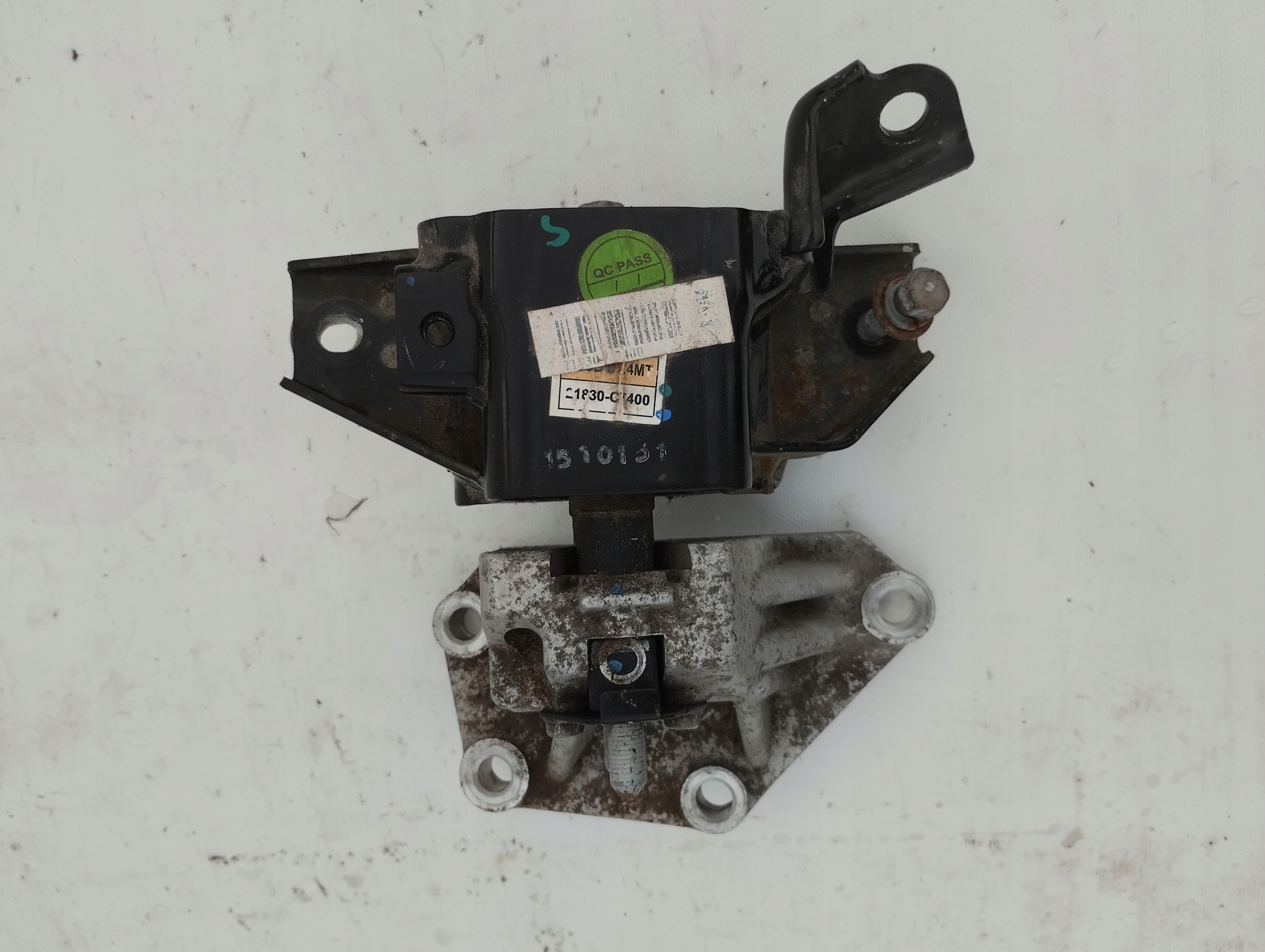 HYUNDAI I20 II 1.4 CRDI Airbag Getriebehalter