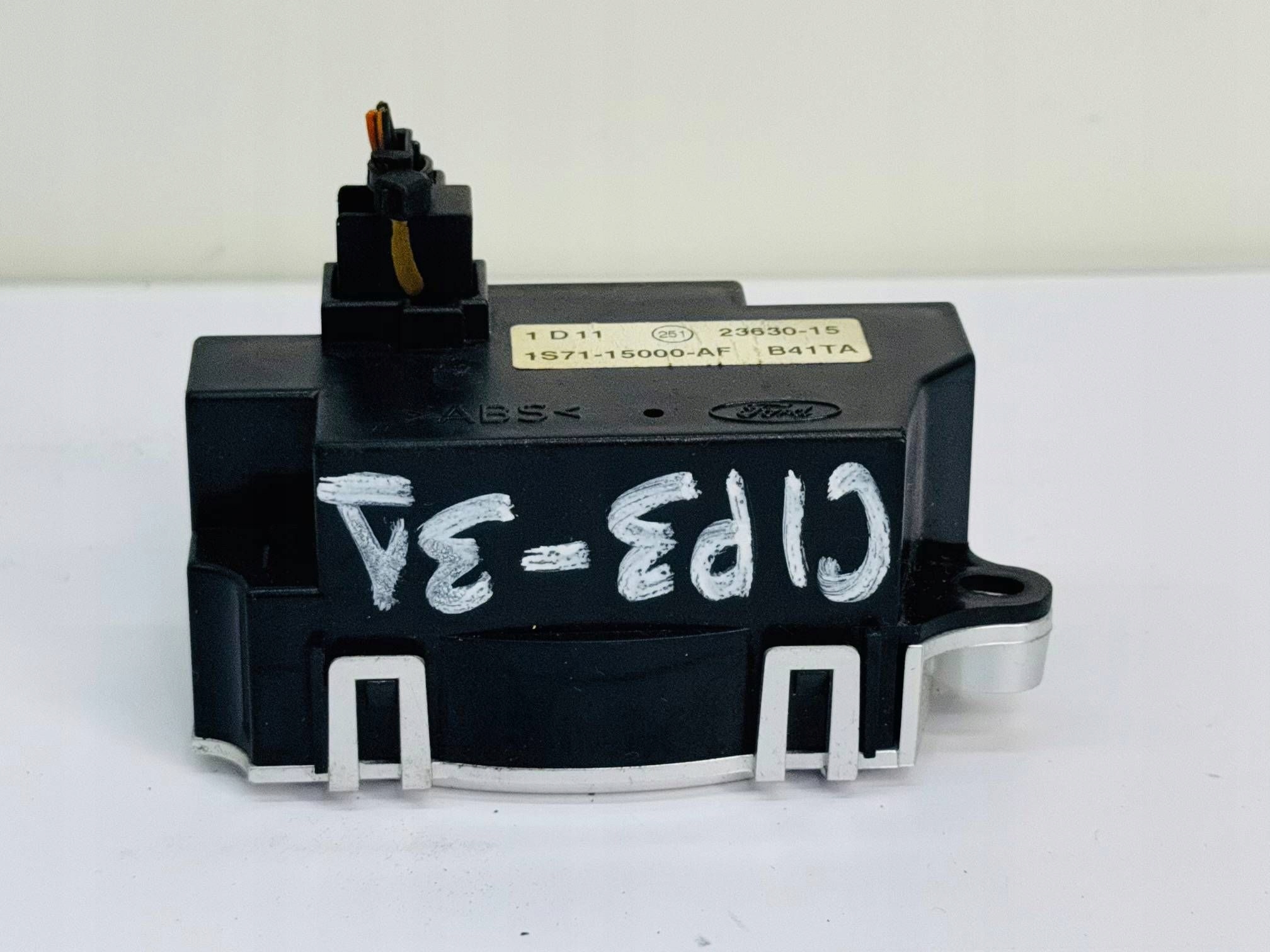 Ford Mondeo MK3 00-07 clock OE 1S7115000AF