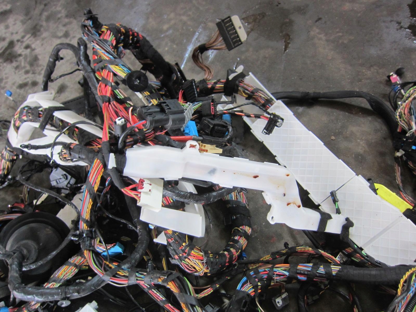 BMW X3 F25 N20 bundle wiring electrical 2219089