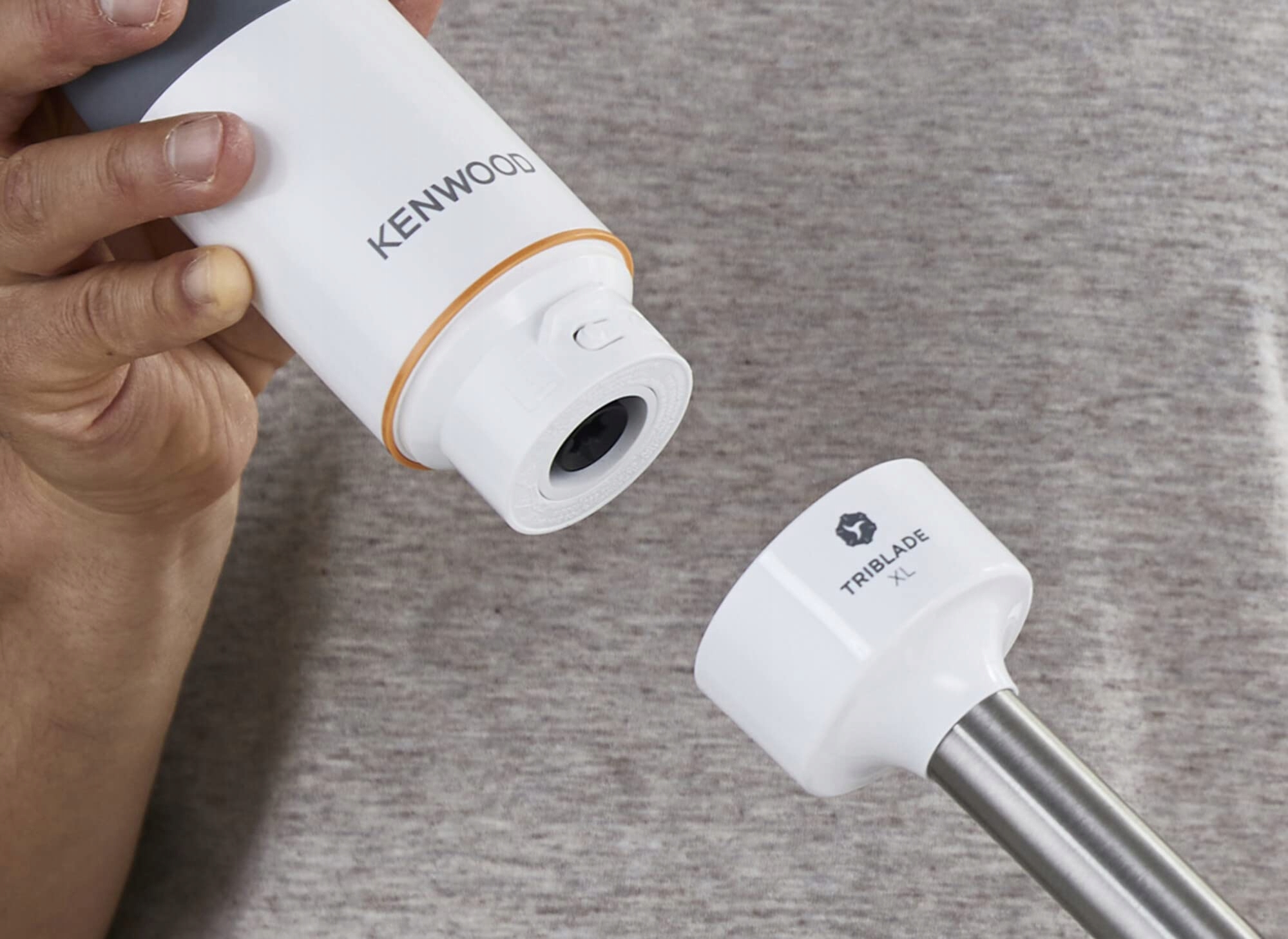 KENWOOD Blender Ręczny 850W Z Trzepaczką I Kubkiem SureGrip Biało-Szary — miniatura 4