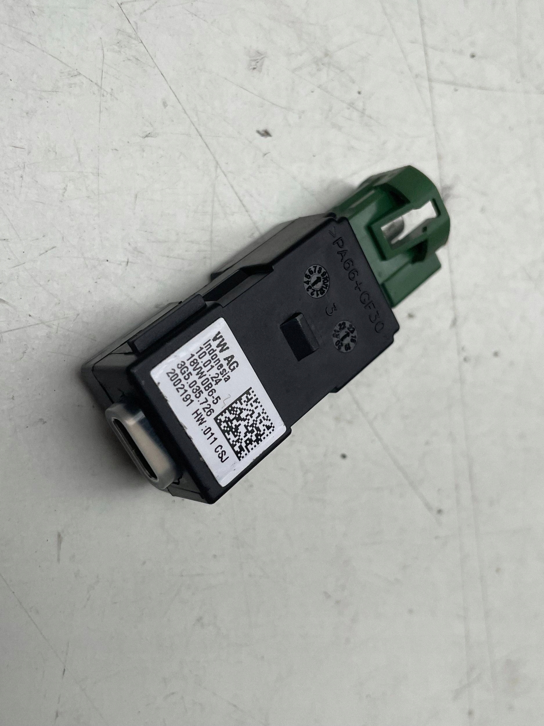 SKODA KAROQ PORT adapter USB 3G5035726 !J