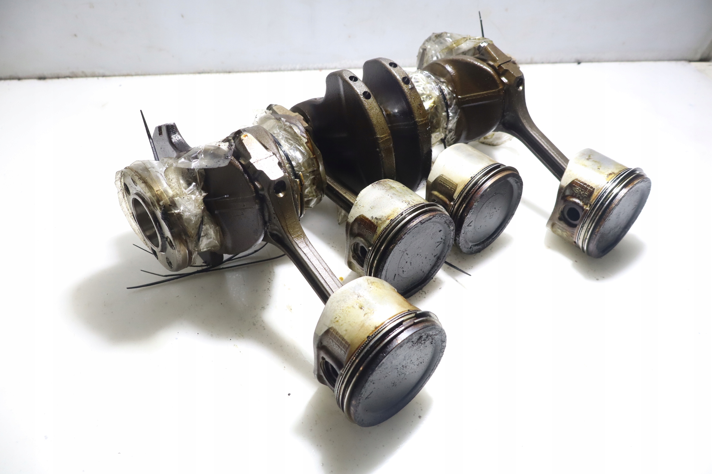 WAŁ KORBOWY TŁOKI RENAULT LAGUNA III 2.0T Wersja Europejska