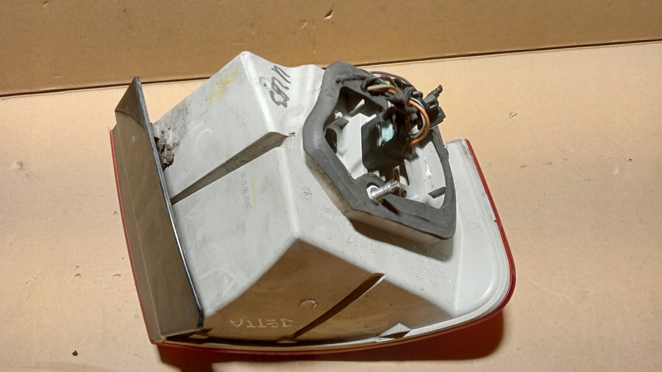 VW JETTA SEDAN LAMPA TYŁ PRAWA LED Producent części Inny