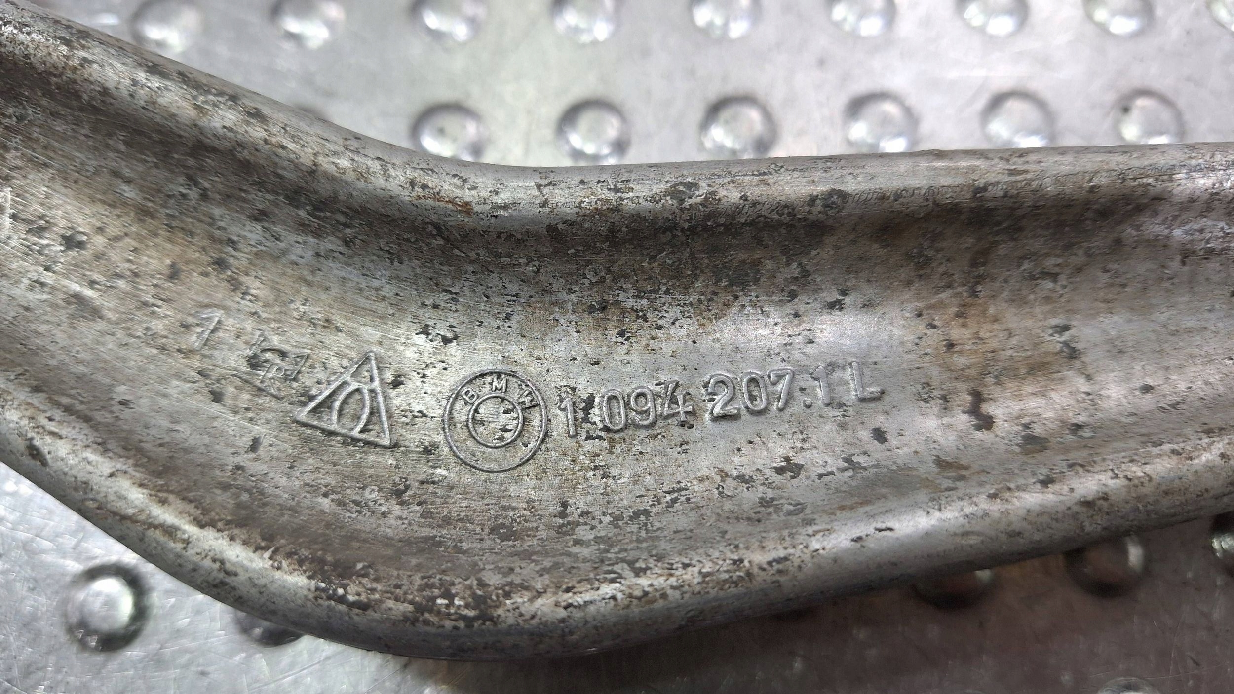 vilica lijevi stražnji dio 6772241 BMW E60 E61 E63 E64