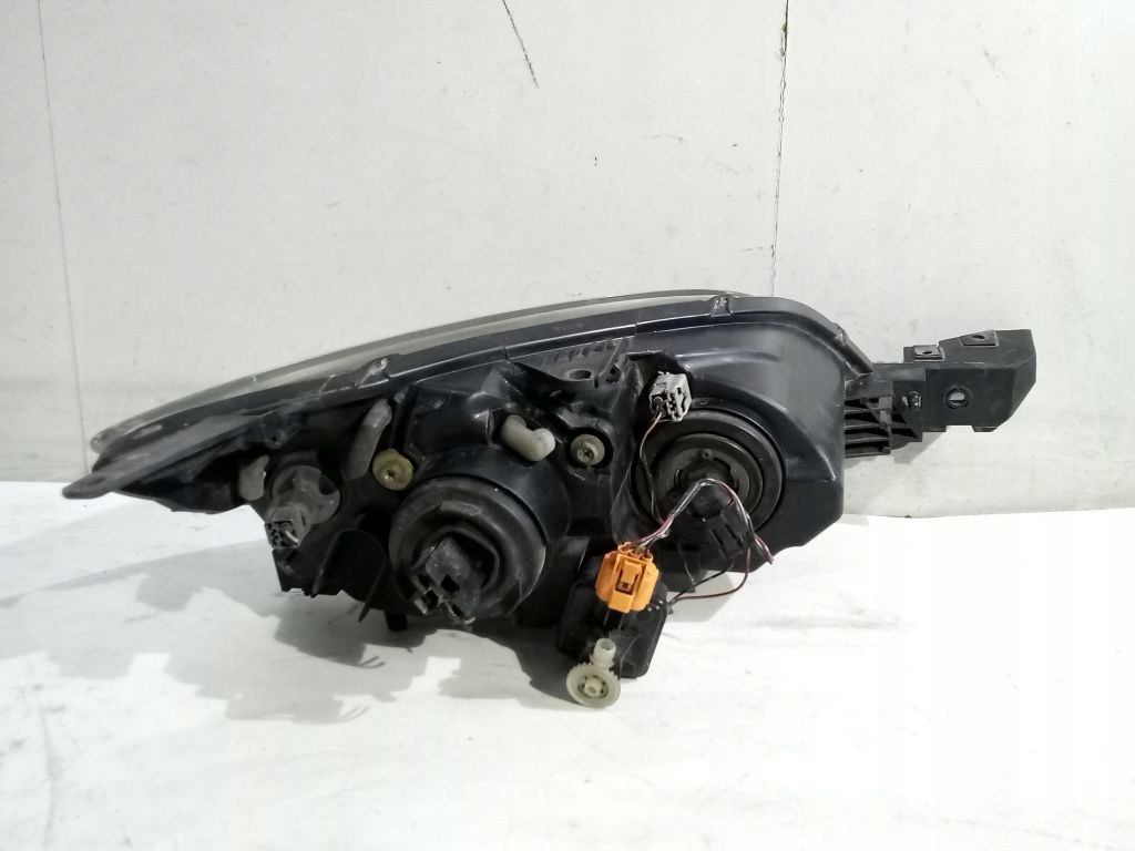 Mazda 3 BK sedan light left front front